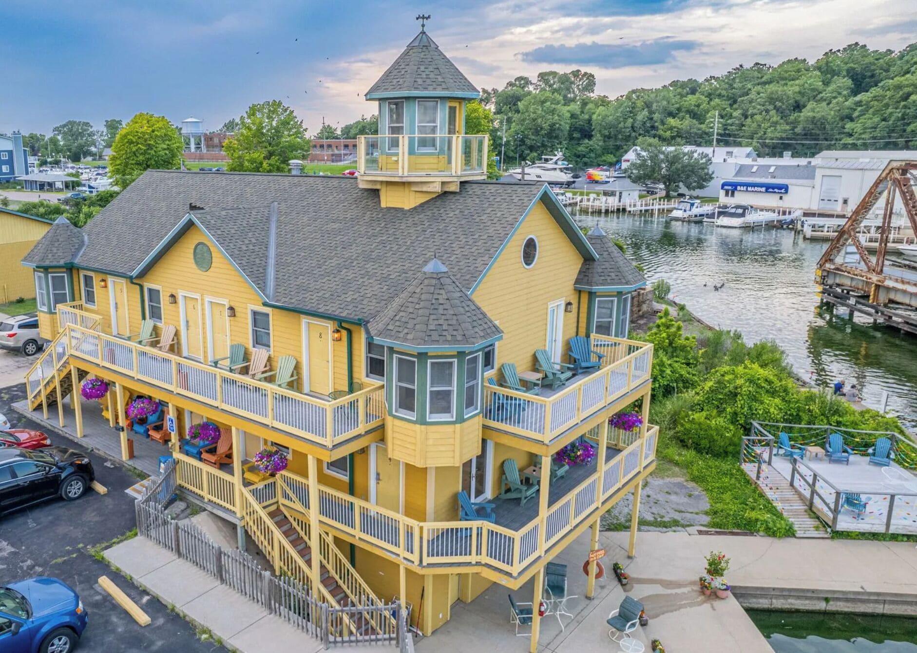 Varios Bridge Inn