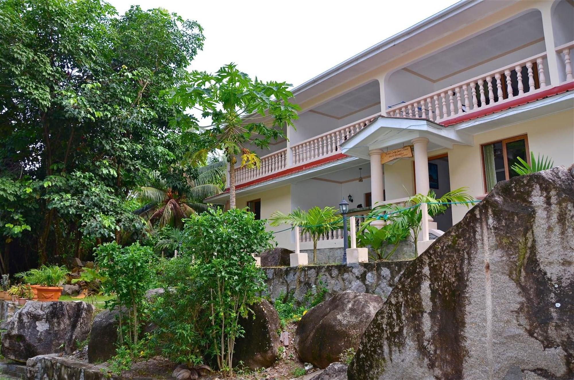 Vista Exterior Forest Lodge Guest House