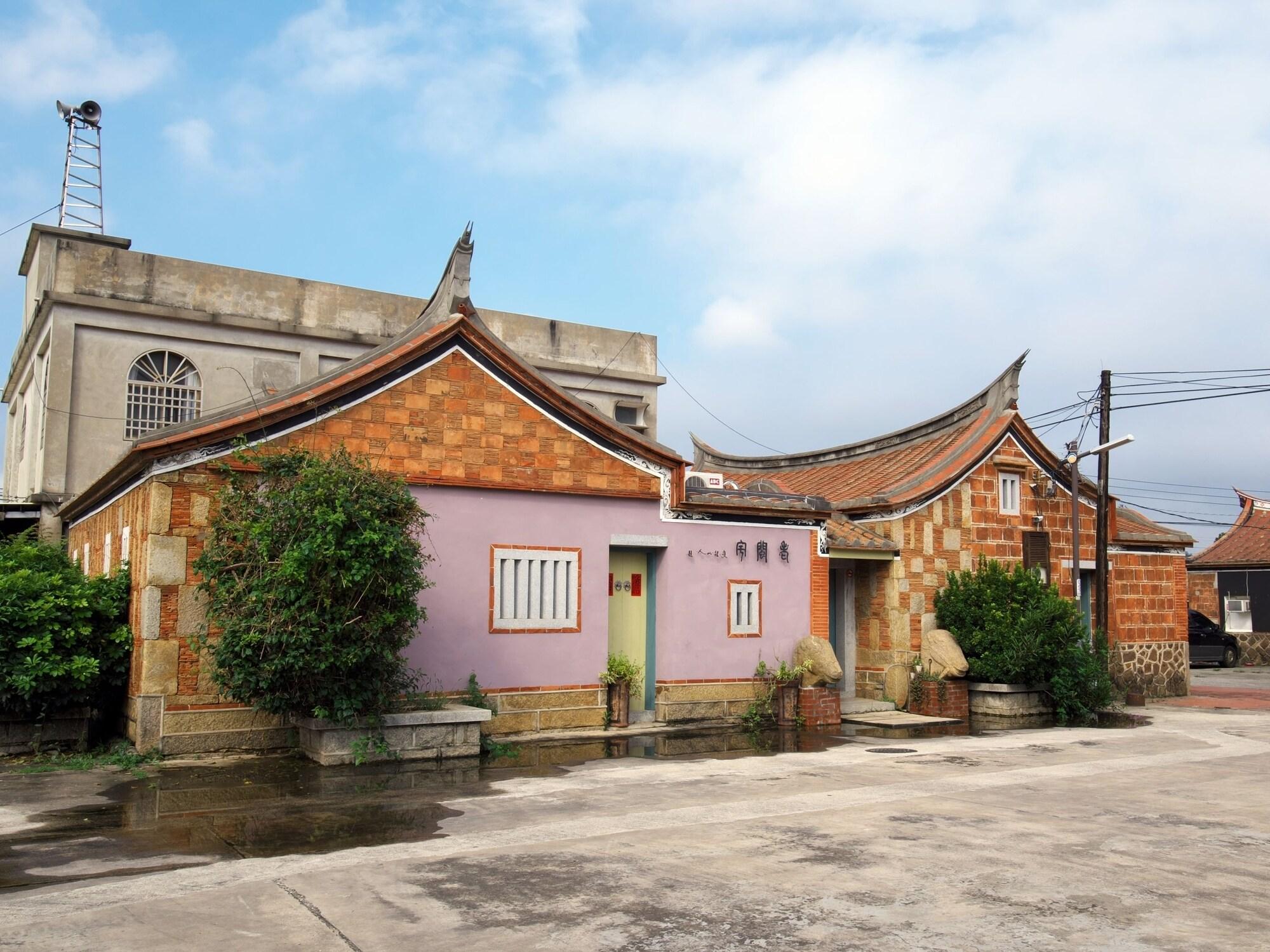 Varios Old Min House II