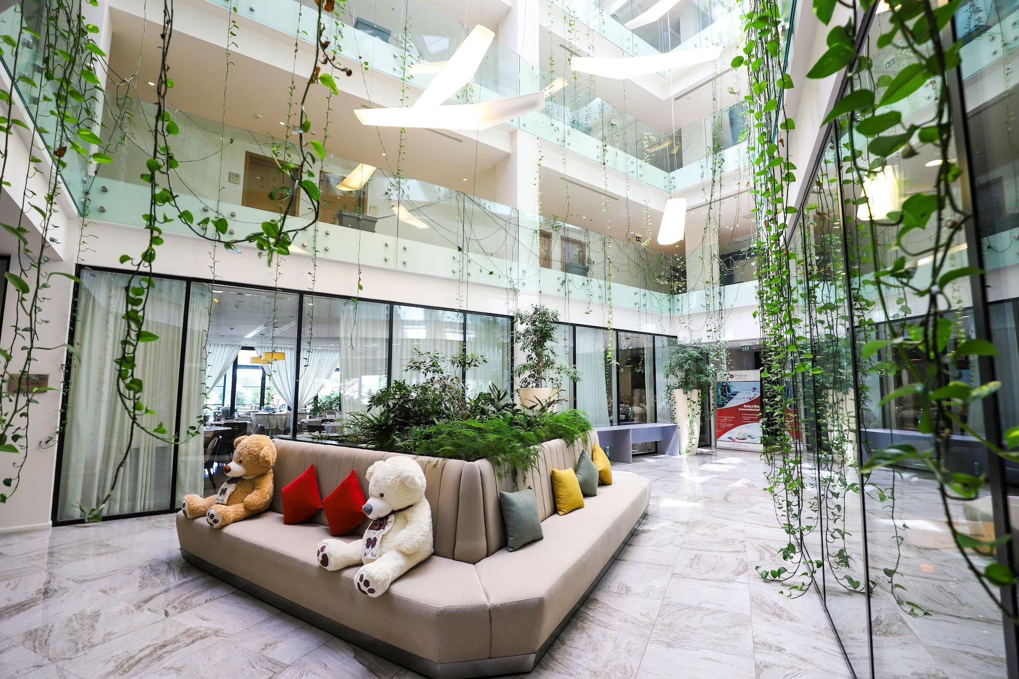 Vista Lobby Best Western Premier Ark Hotel