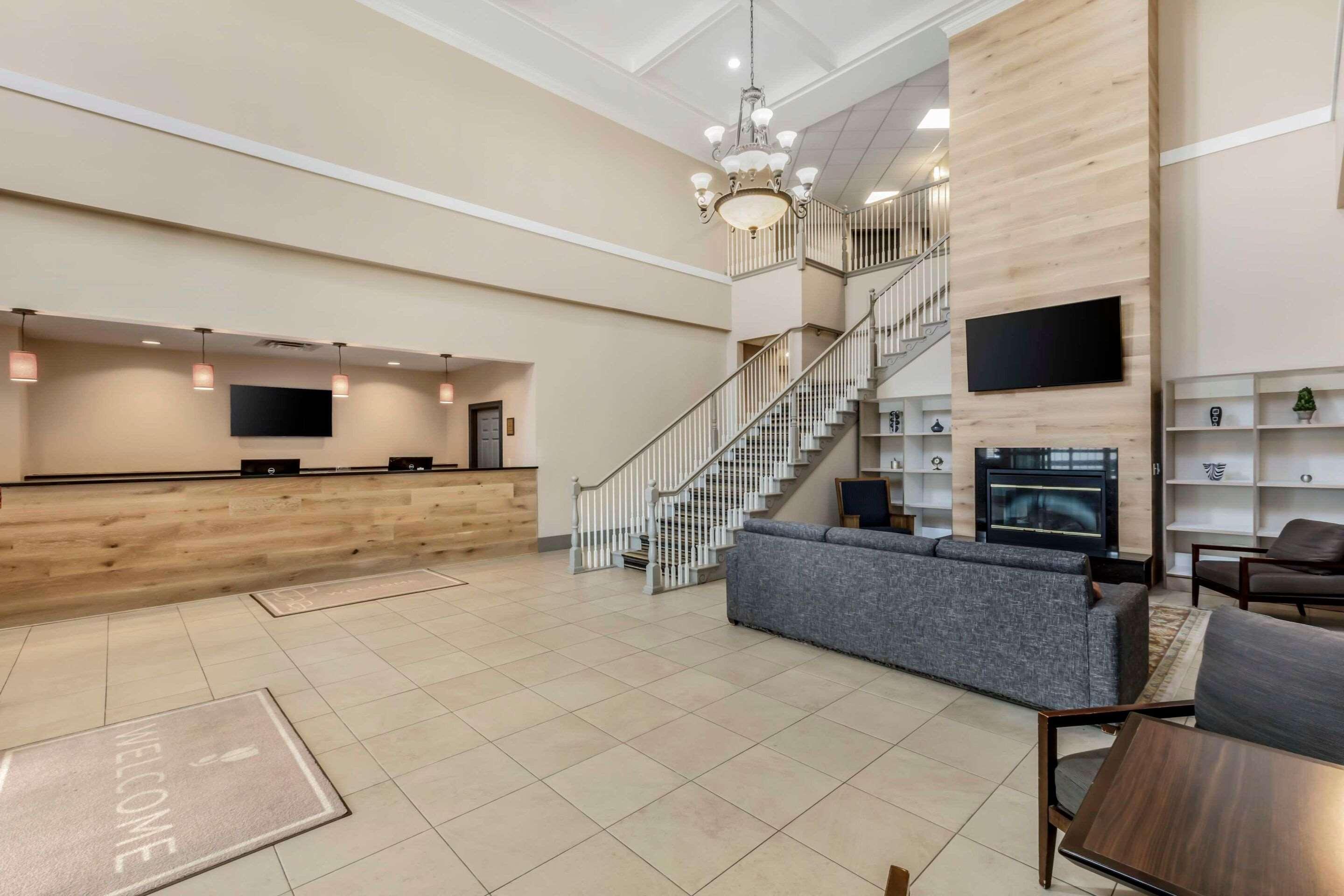 Vista Lobby Country Inn & Suites by Radisson, Elk Grove Village/Itasca