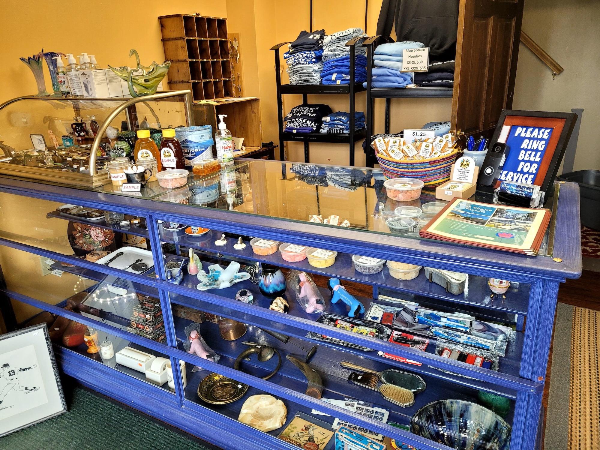 Vista Lobby Blue Spruce Motel