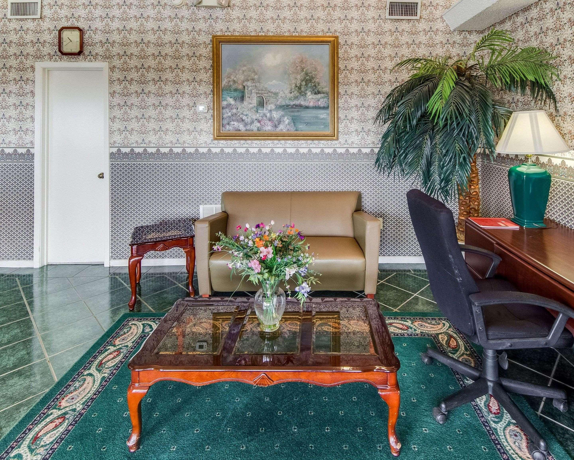 Vista Lobby Econo Lodge Falfurrias Hwy 281