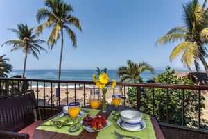 Alquiler Vacacional - 2 BR beachfront condo with full ocean view