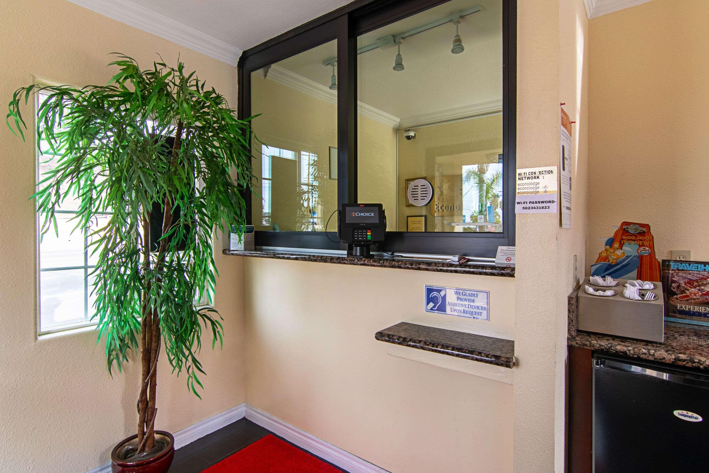 Vista Lobby Econo Lodge Long Beach I-405