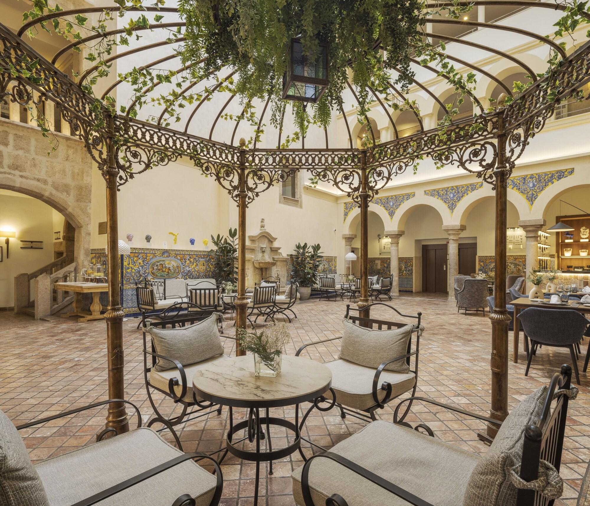 Vista Lobby Hotel ILUNION Mérida Palace