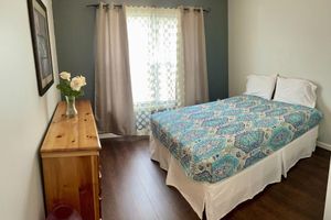 Alquiler Vacacional - Home away from home! Entire townhome- large backyard. Close to many colleges!