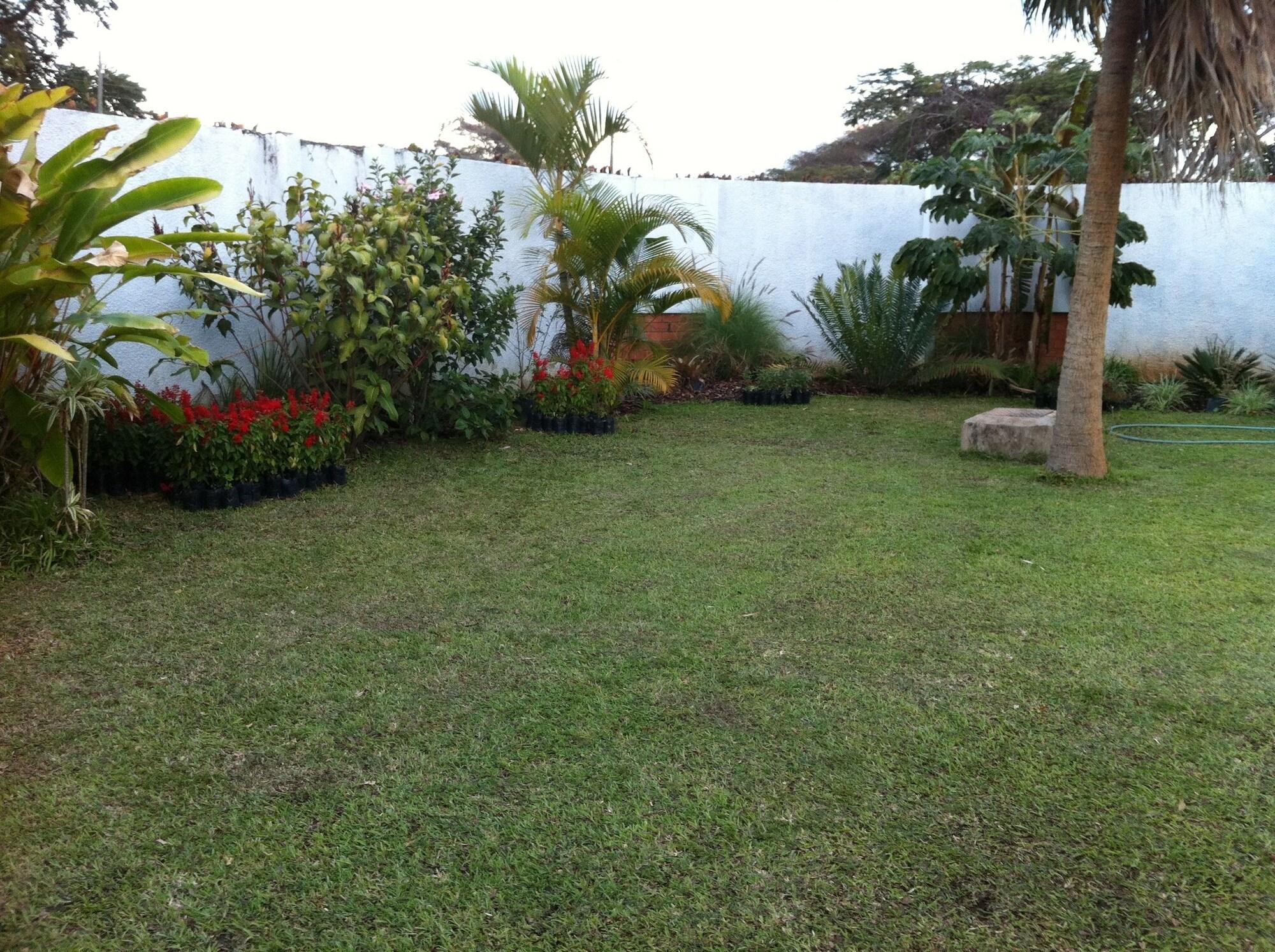 Varios Kuku Royal Lodge
