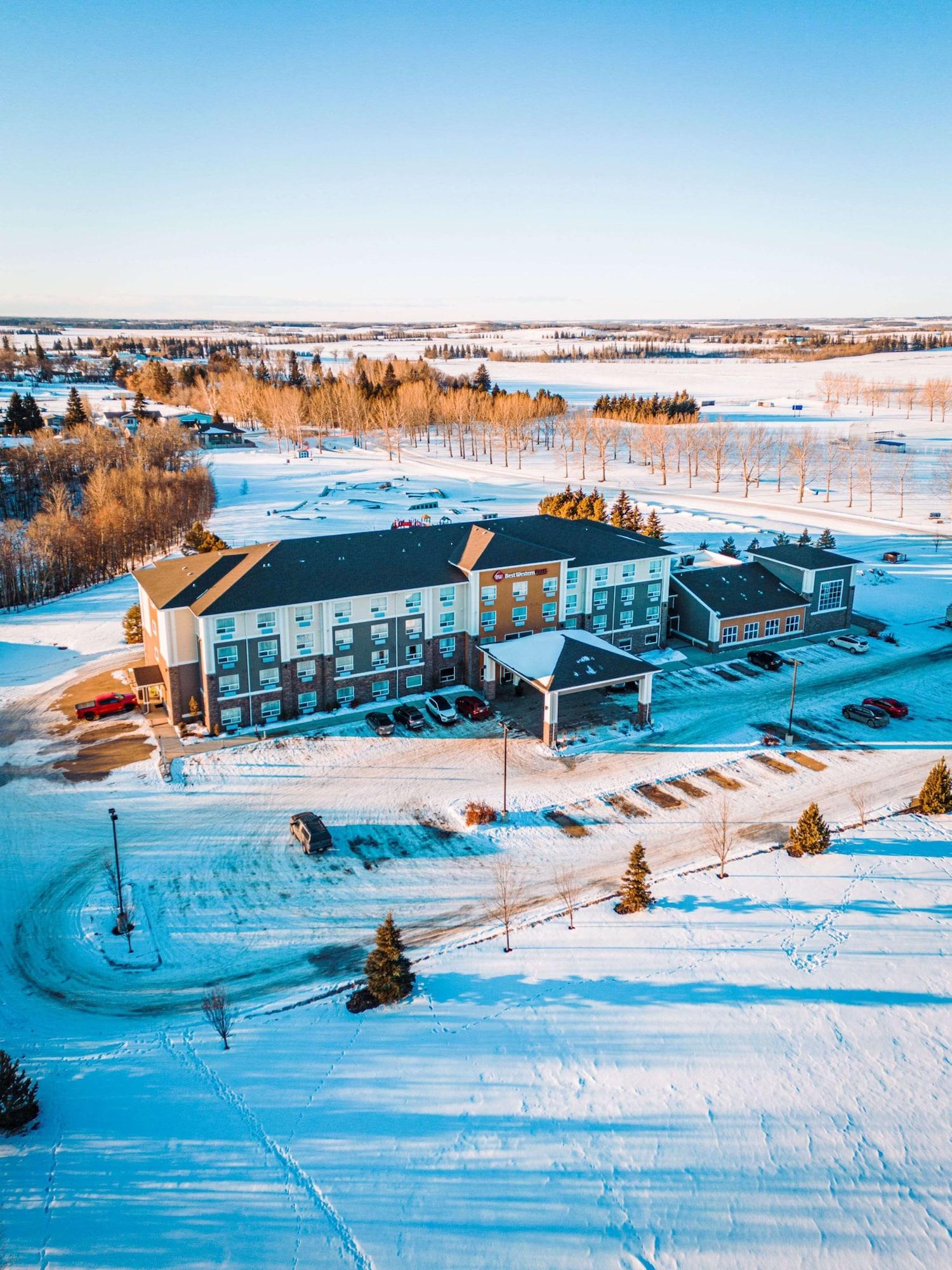 Vista Exterior Best Western Plus Lacombe Inn & Suites