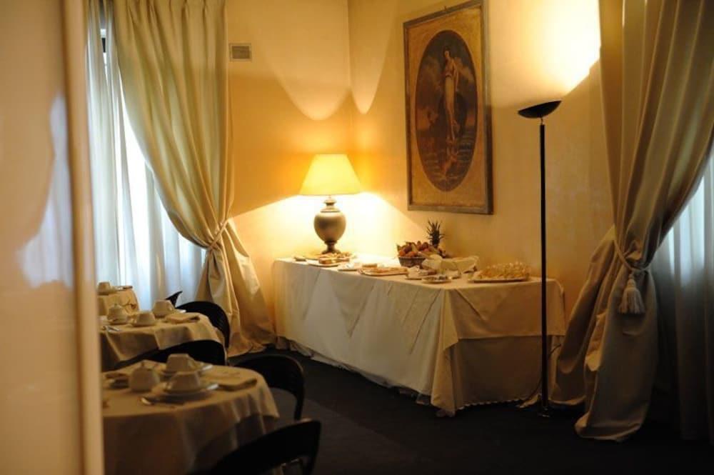 Restaurant White House