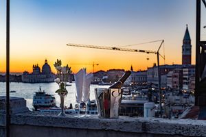 Alojamiento - A Tribute To Music