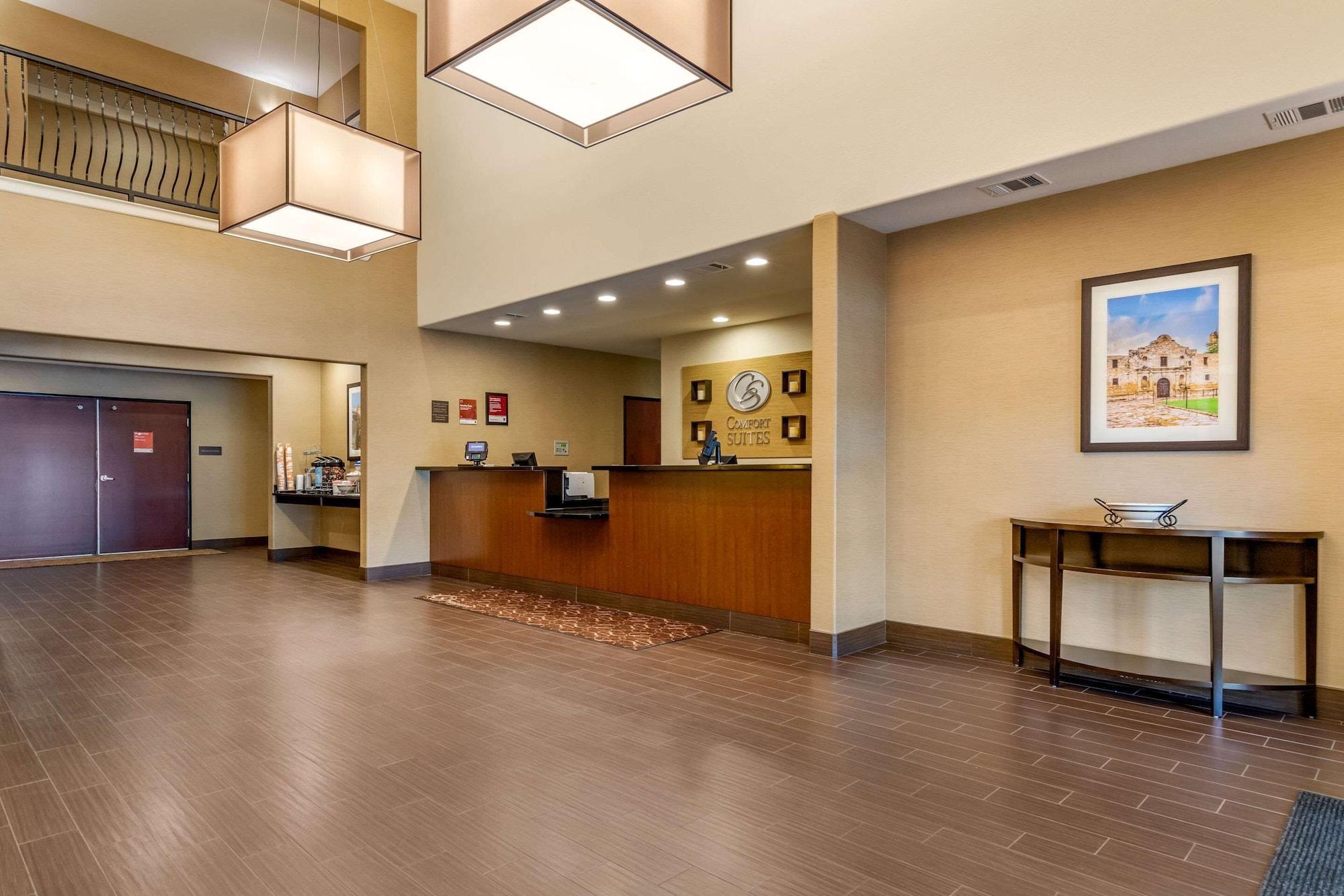 Vista Lobby Comfort Suites San Antonio North - Stone Oak