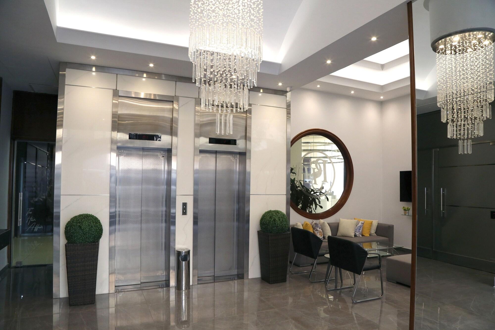 Varios Verdun Suites Hotel