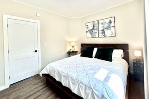 Alquiler Vacacional - Modern & Newly Renovated-Centrally located/King Bed/Free Parking