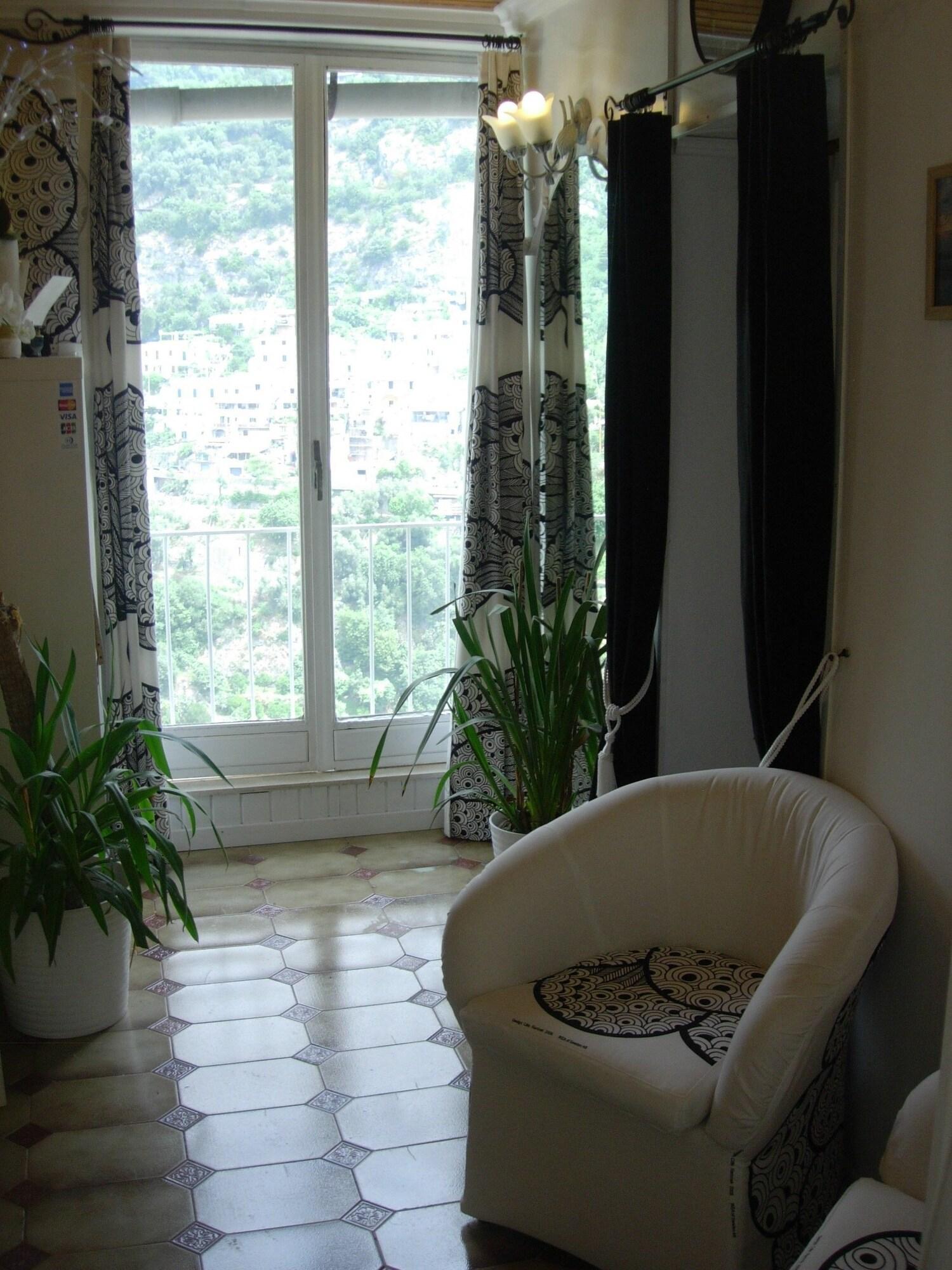 Vista Lobby Villa Palumbo