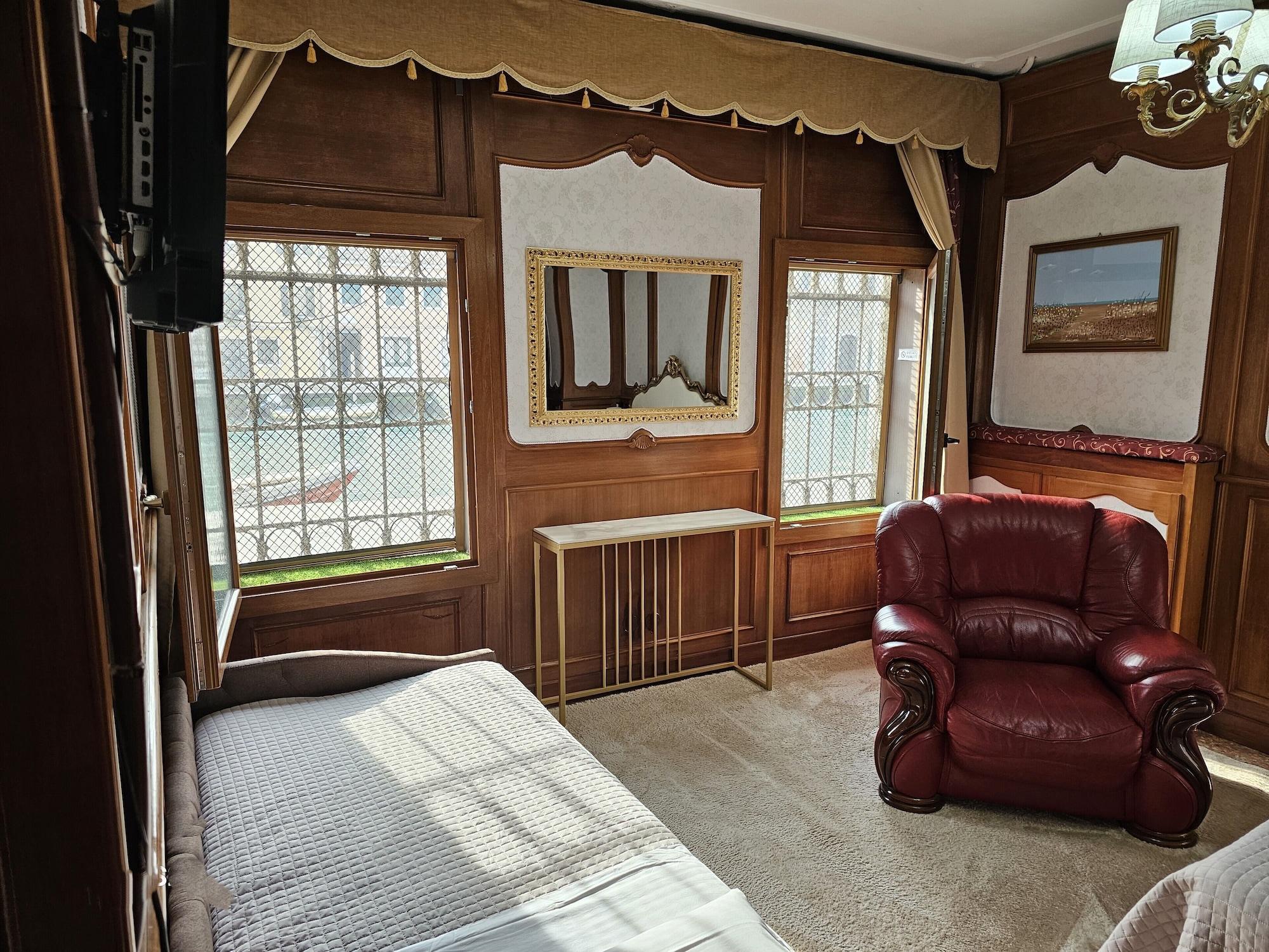 Equipamiento de Habitación Venice My Friends Canal View