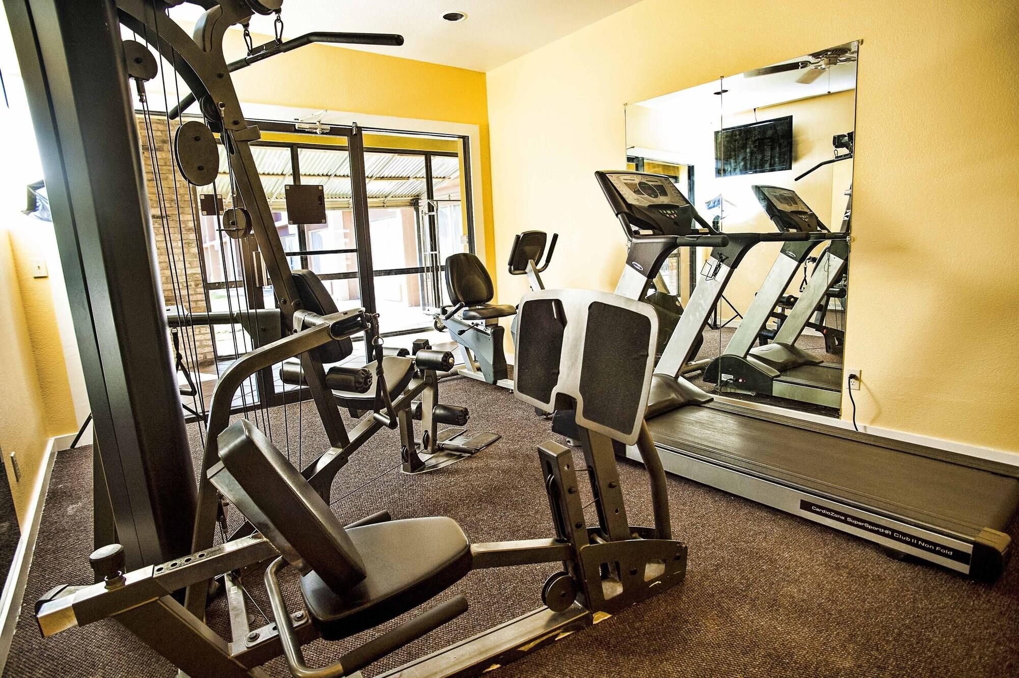 Gimnasio Express Inn & Suites