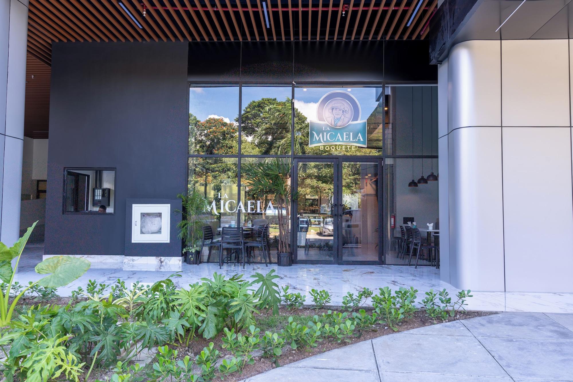 Restaurant Arcadia Condo Suites
