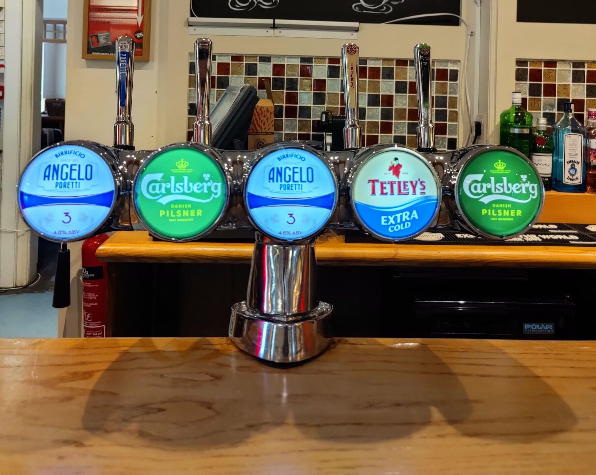 Bar/Salón The George Carvery & Hotel