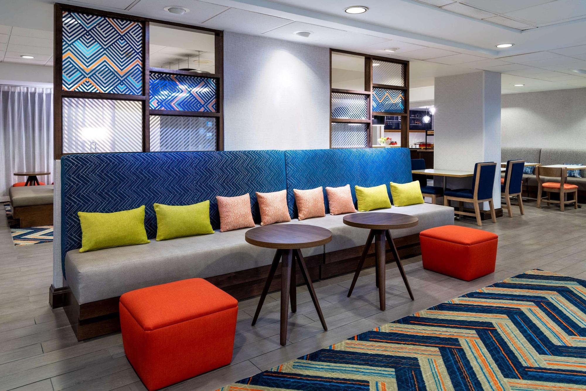 Vista Lobby Hampton Inn Denver-International Airport