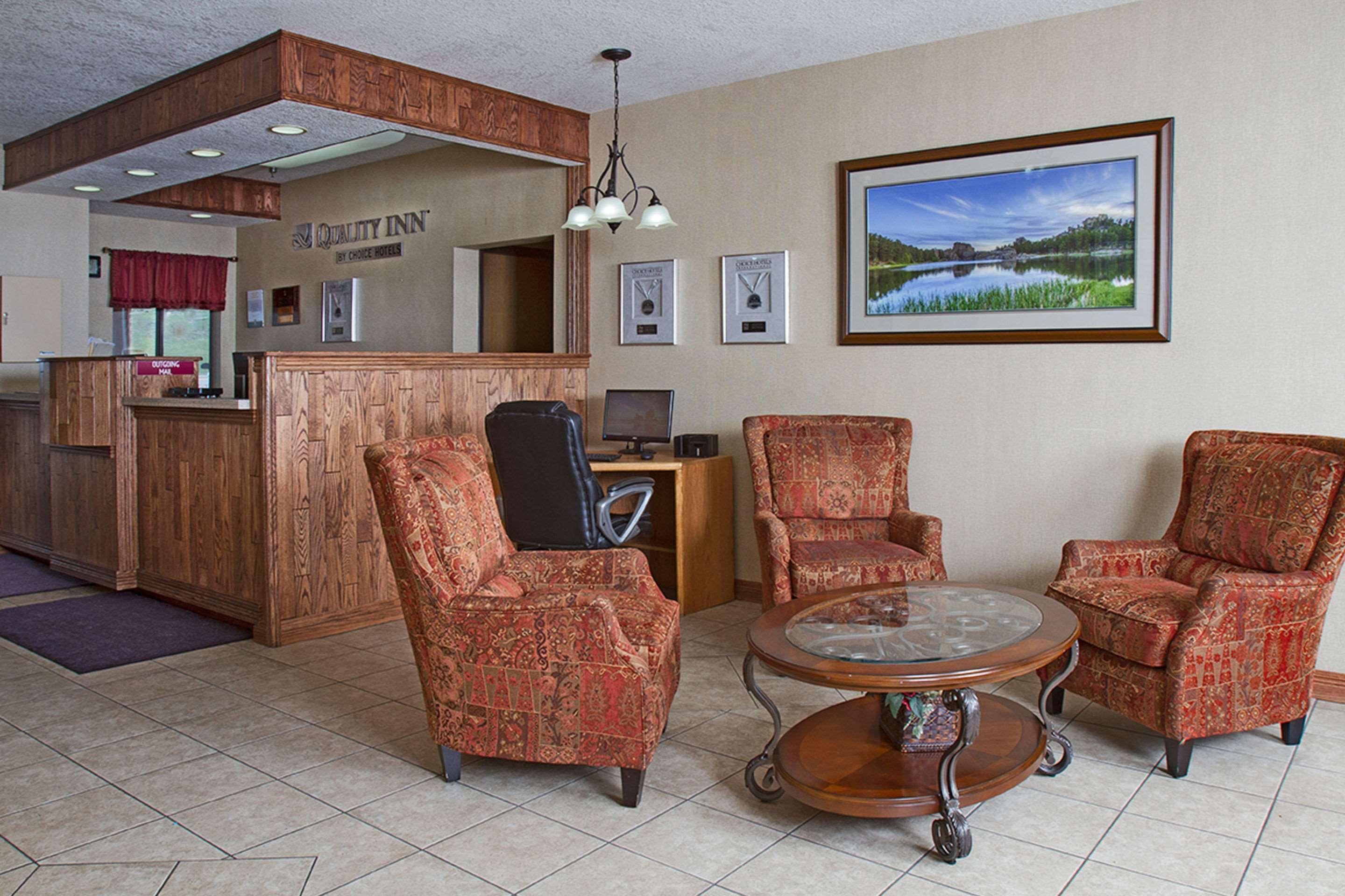 Vista Lobby Quality Inn Near Mount Rushmore