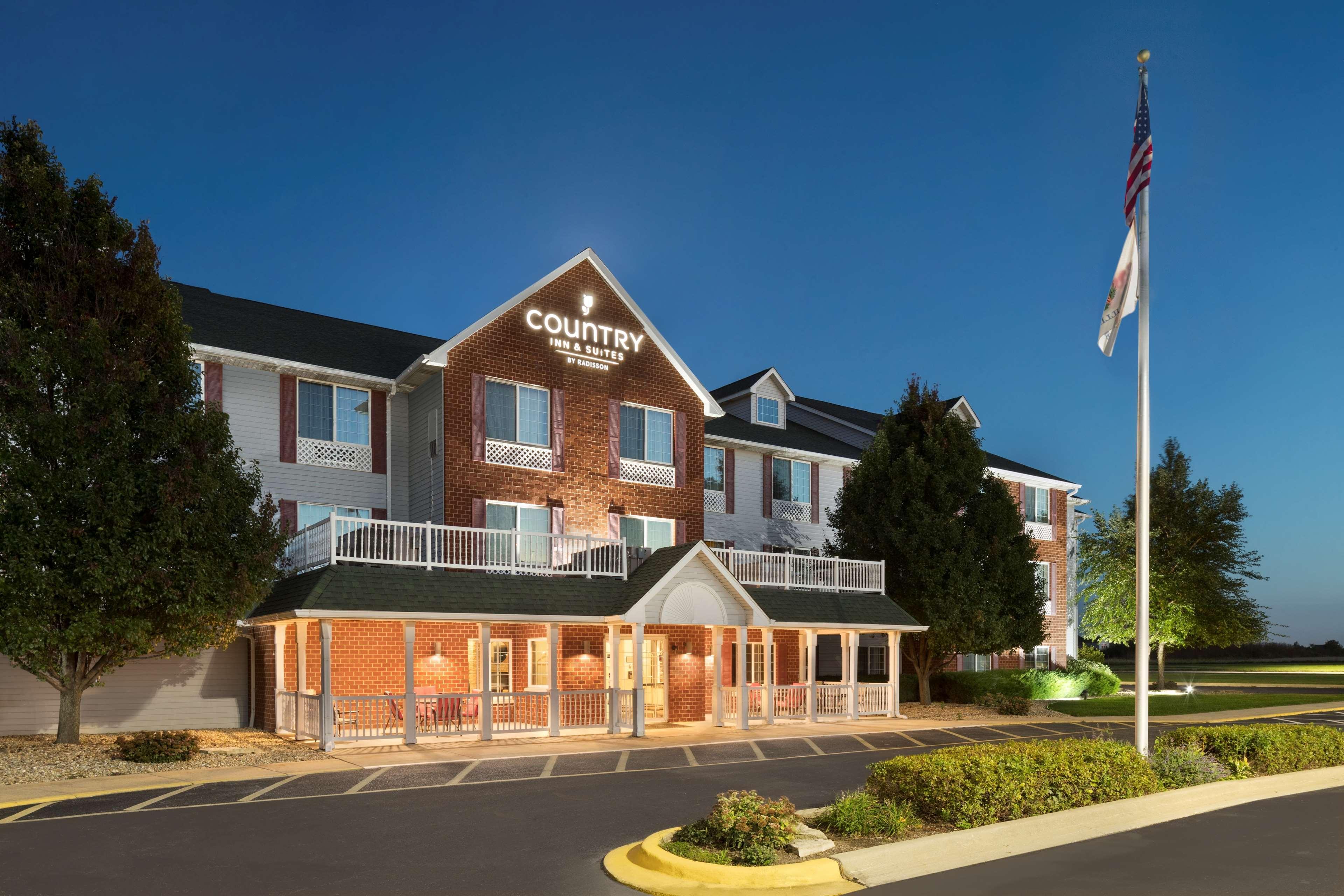 Vista Exterior Country Inn Suites Manteno Il