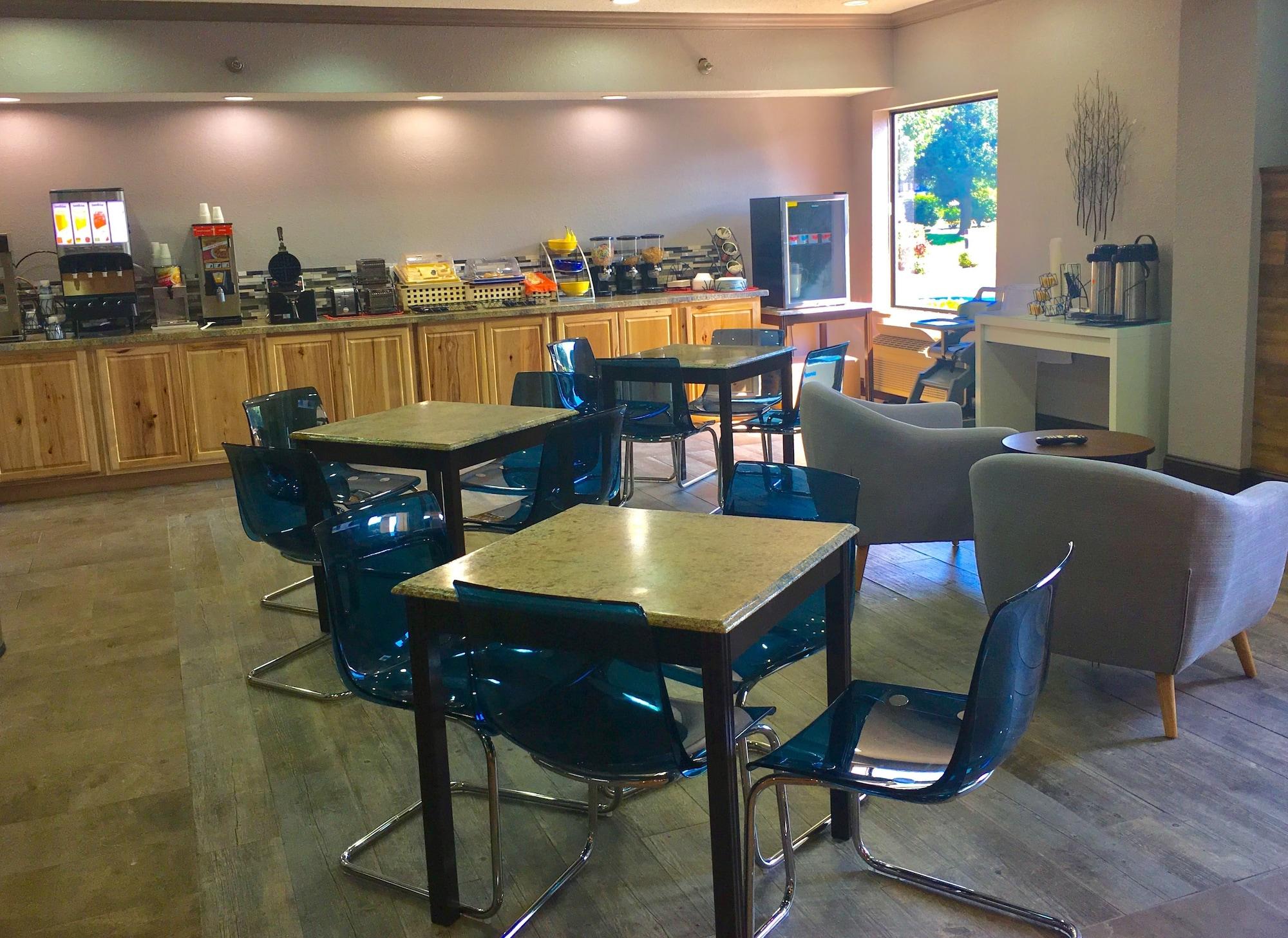 Bar/Salón Baymont by Wyndham O'Fallon St. Louis Area