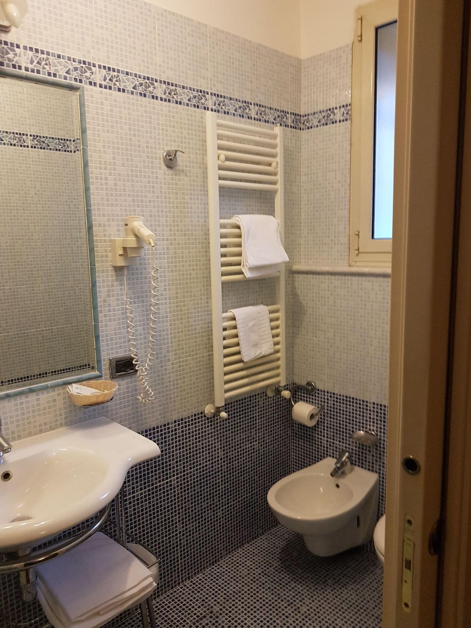 Equipamiento de Habitación Hotel Dina