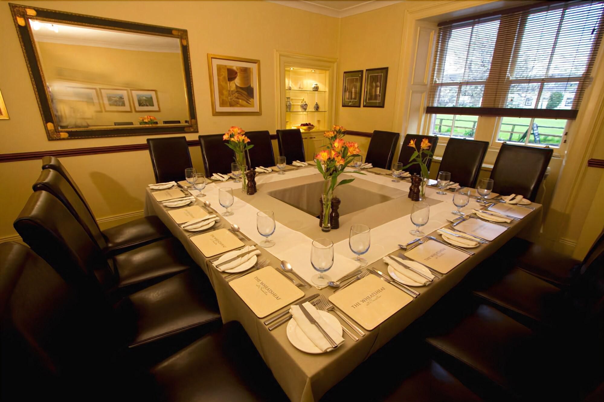 Centro de Negocios The Wheatsheaf At Swinton