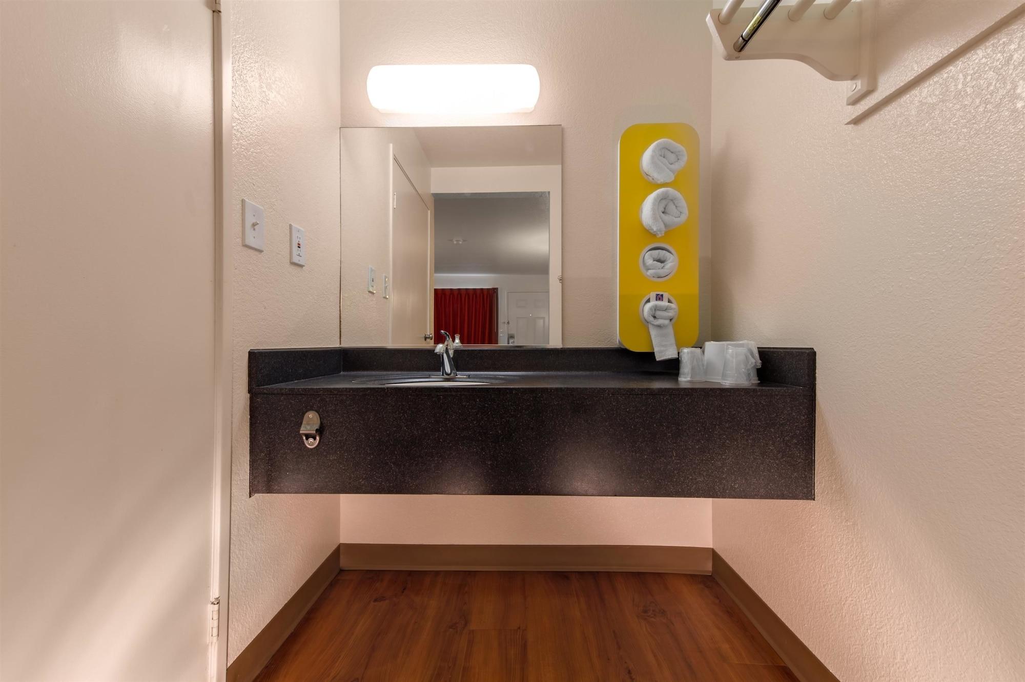 Set de Habitación Super 8 by Wyndham Santa Rosa North