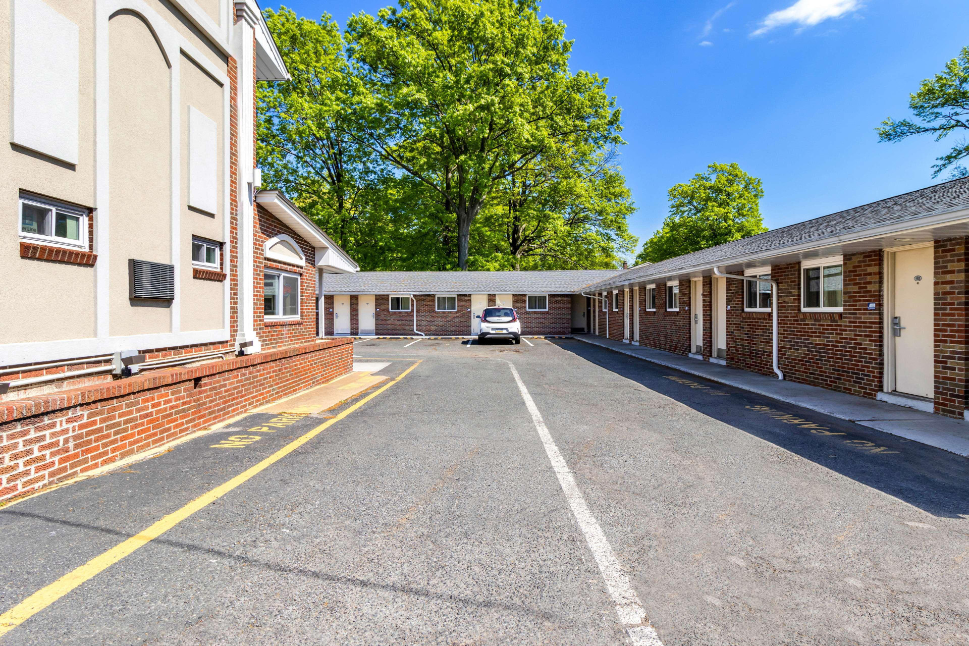 Vista Exterior Americas Best Value Inn Avenel Woodbridge
