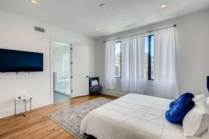 Alquiler Vacacional - Two Modern 4 Story Townhomes Mins W/ City Views / 2 Garages / 8 Bedroom