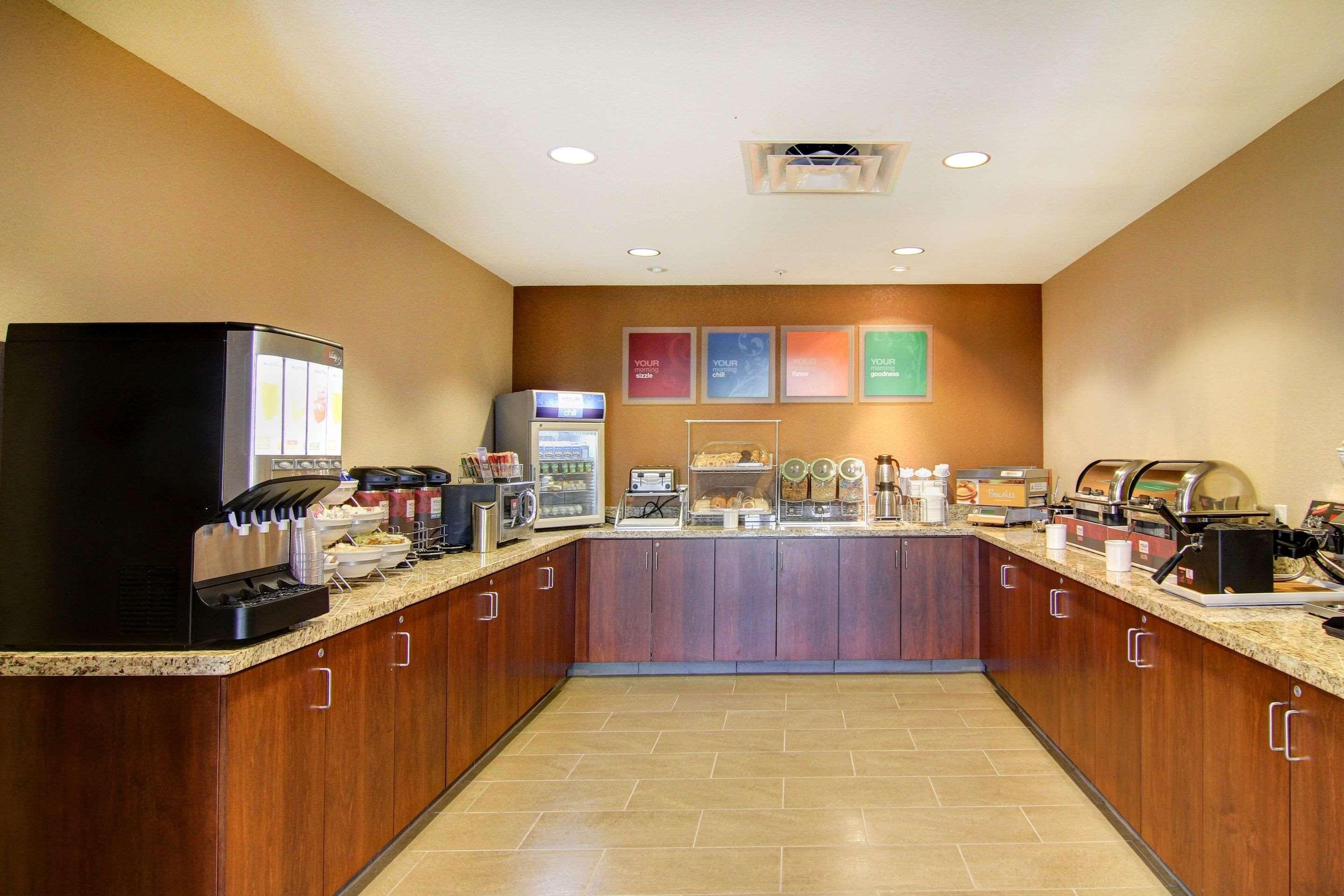Restaurant Comfort Suites Carlsbad