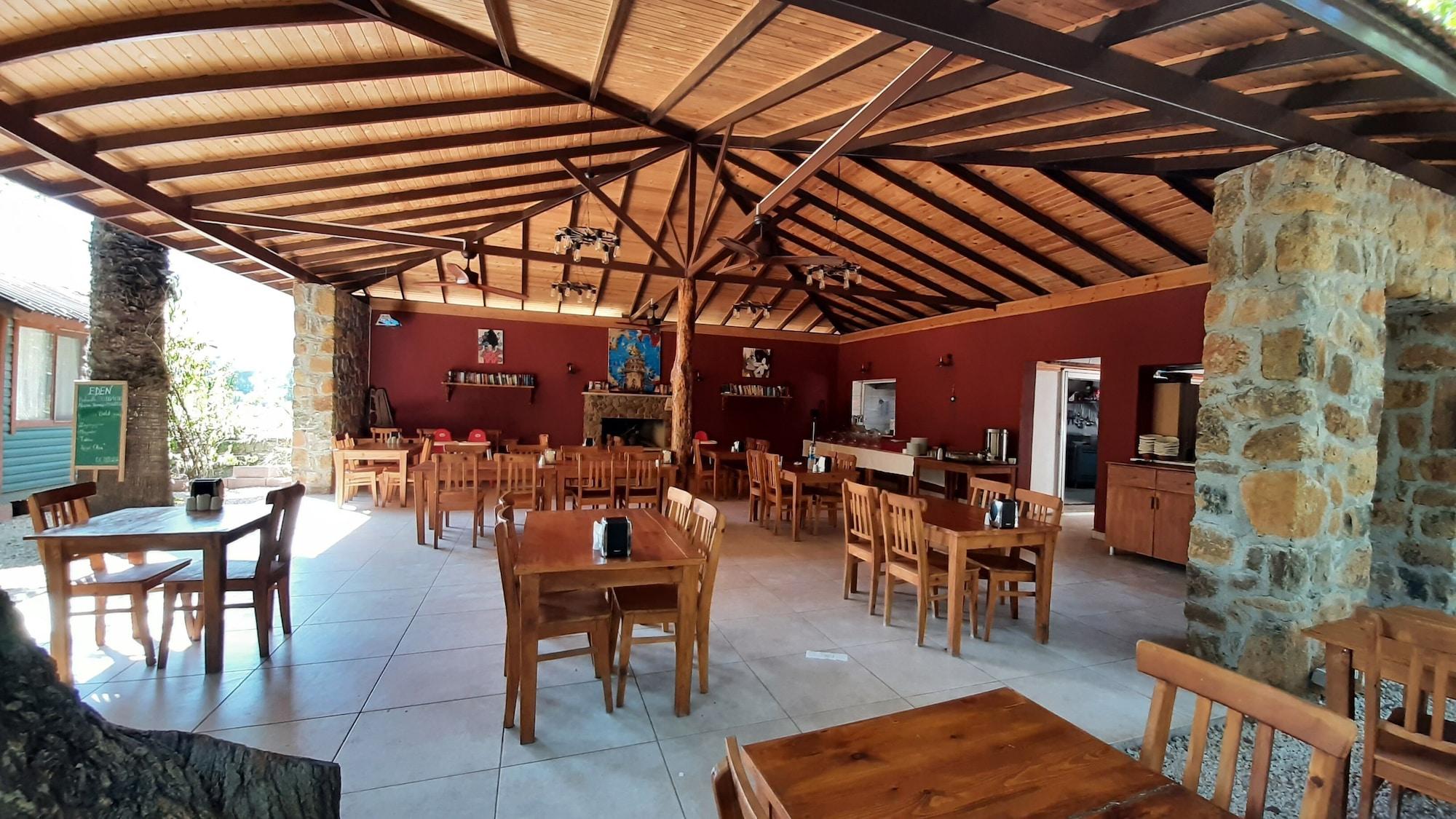 Restaurant Eden Bungalows and Beach