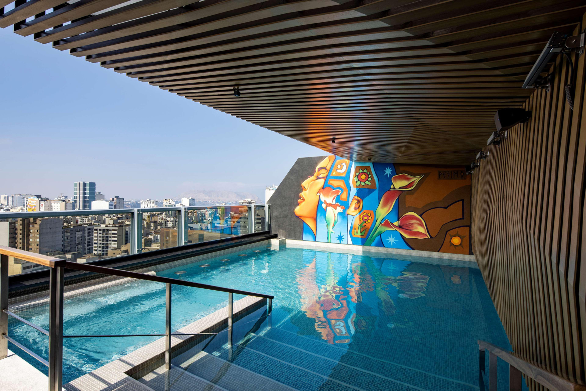 Vista Piscina Hilton Garden Inn Lima Miraflores