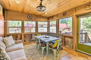 Alquiler Vacacional - Near Hiking: Cabin w/ Deck & Grill in Show Low