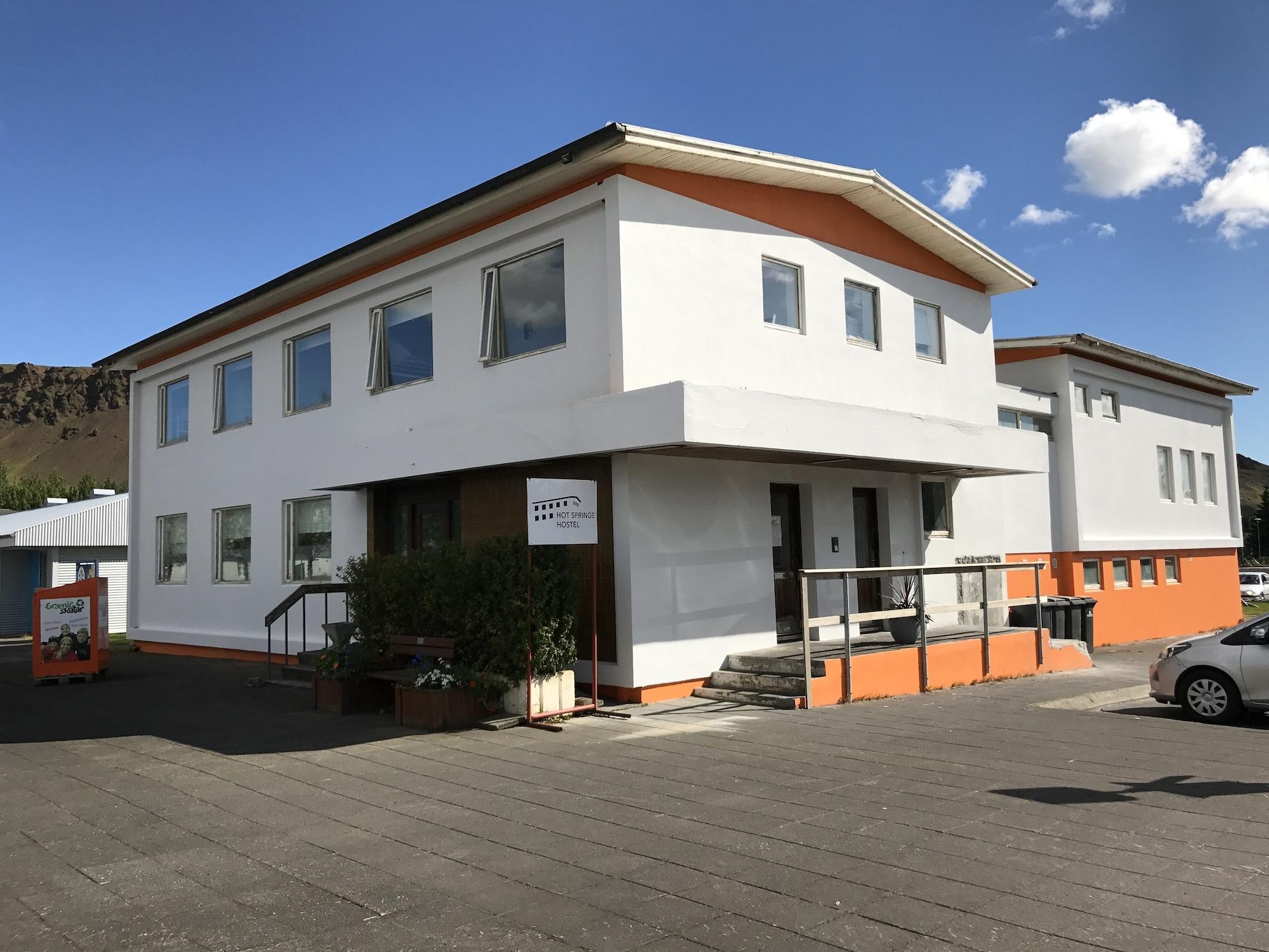 Varios Hot Springs Hostel