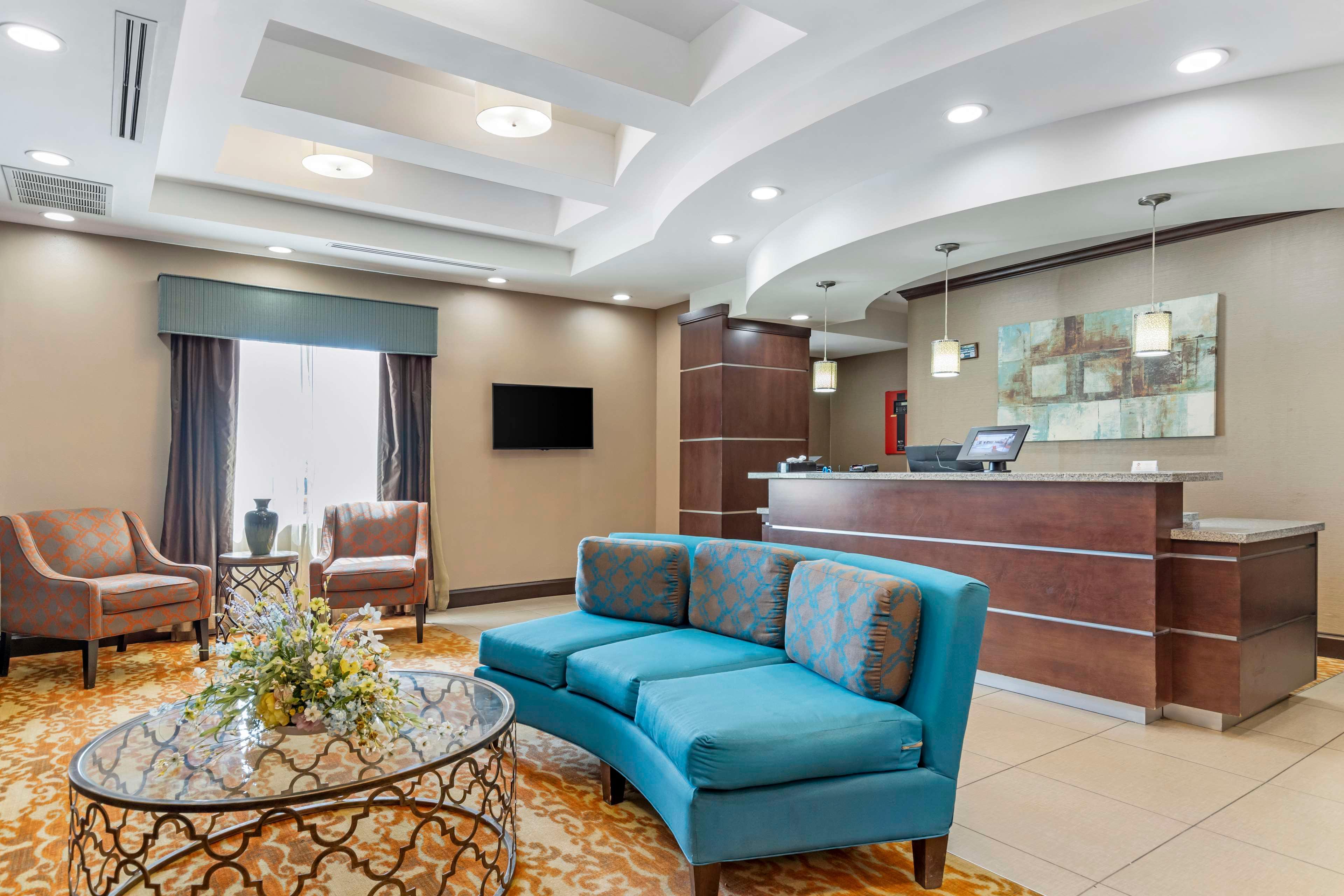 Vista Lobby Best Western Plus Longhorn Inn & Suites
