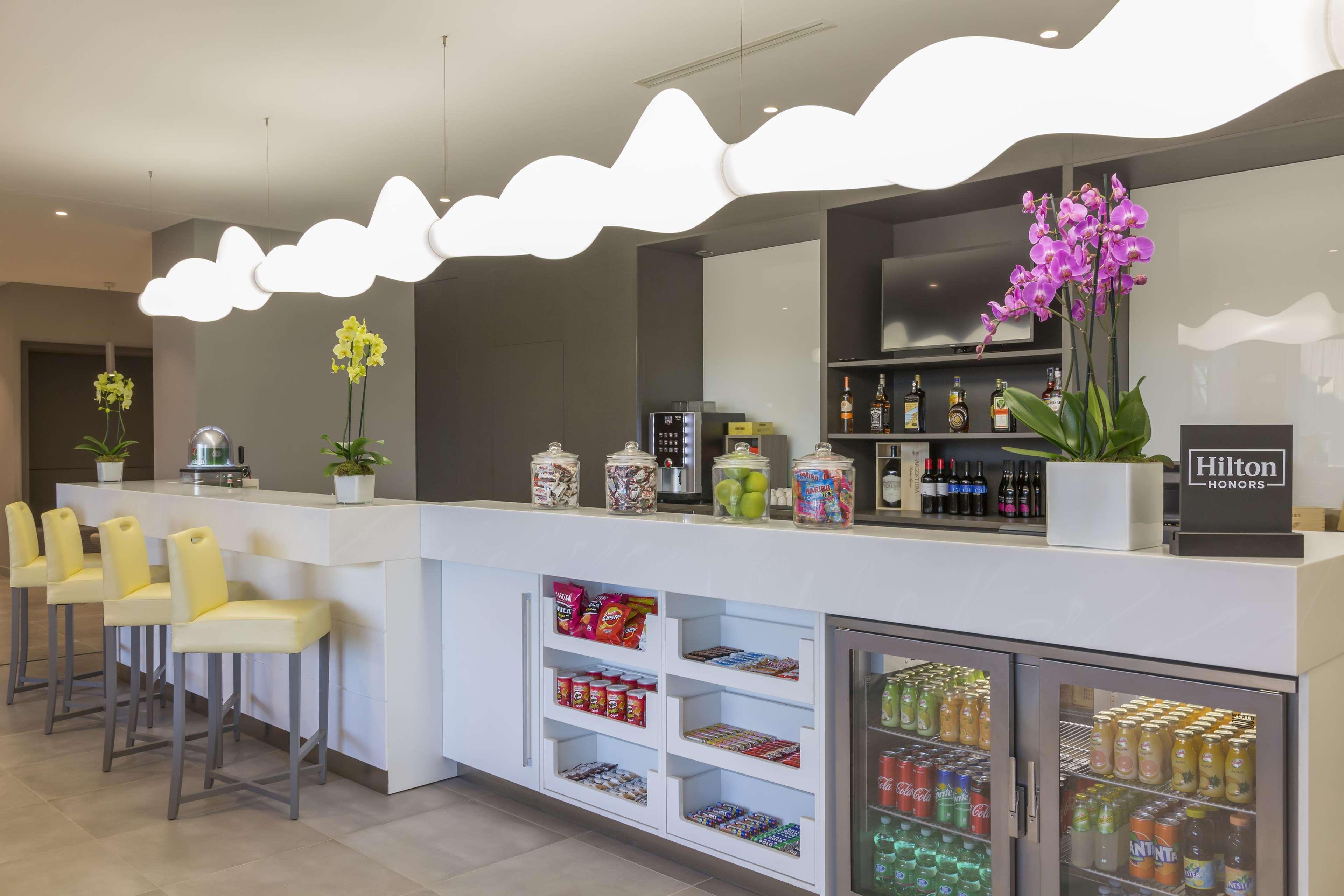 Bar/Salón Hampton by Hilton Rome East
