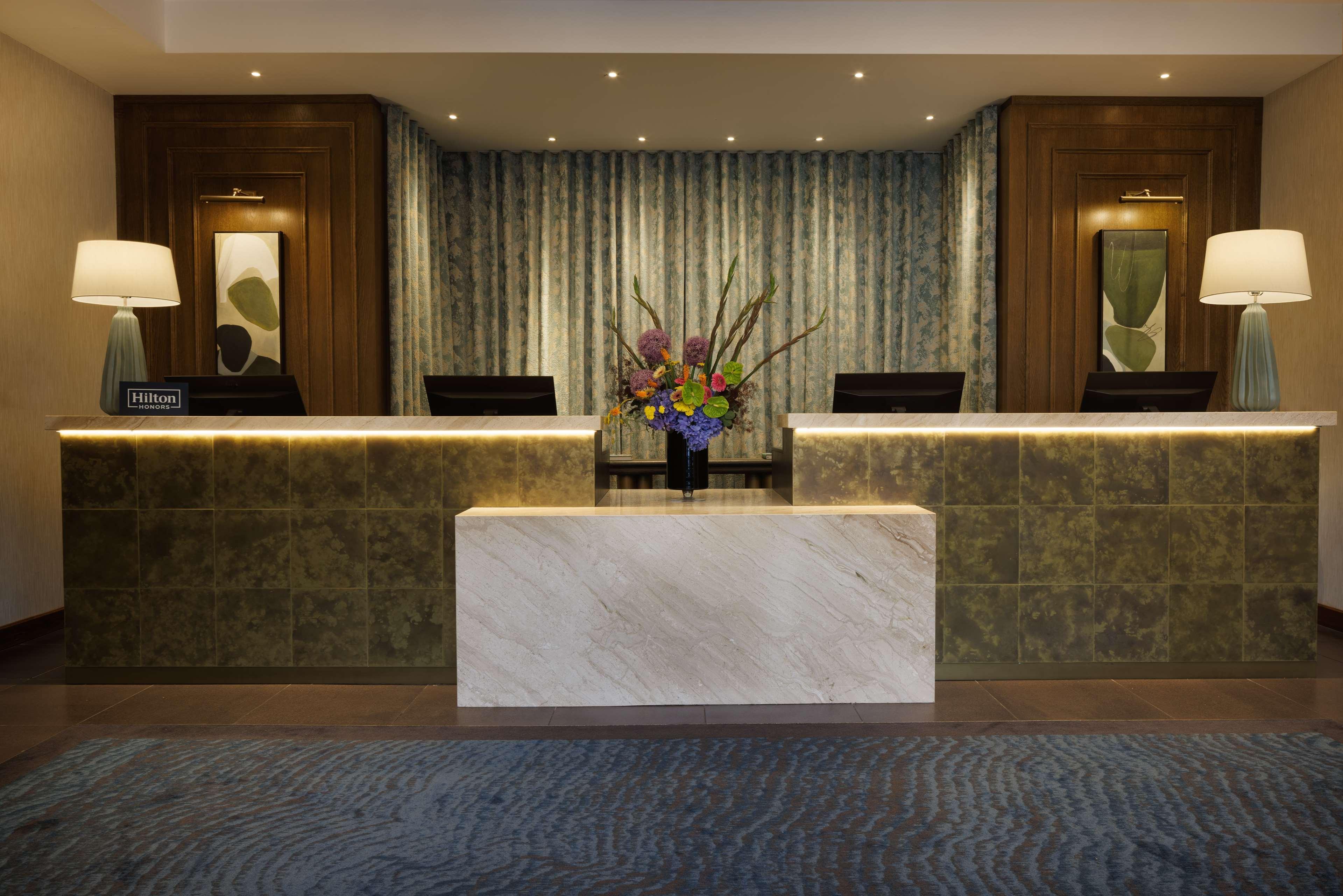 Vista Lobby DoubleTree by Hilton London Victoria