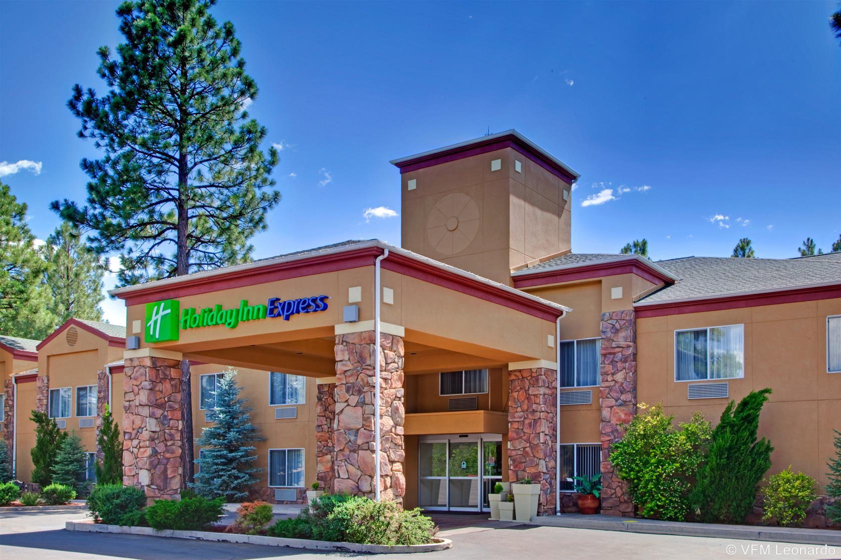 Vista Exterior GreenTree Inn & Suites Pinetop