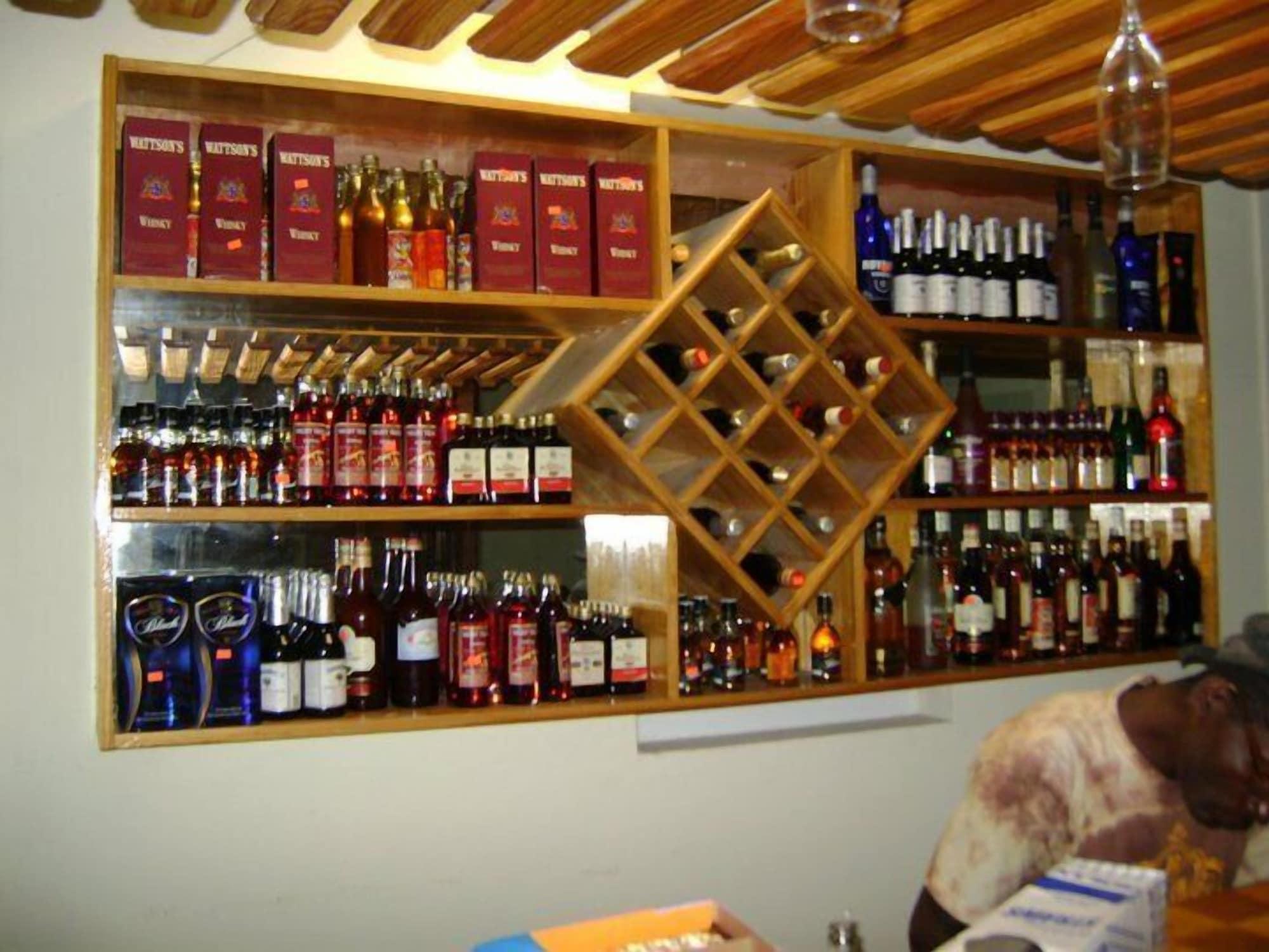 Bar/Salón Caribbean Hotel Cayes