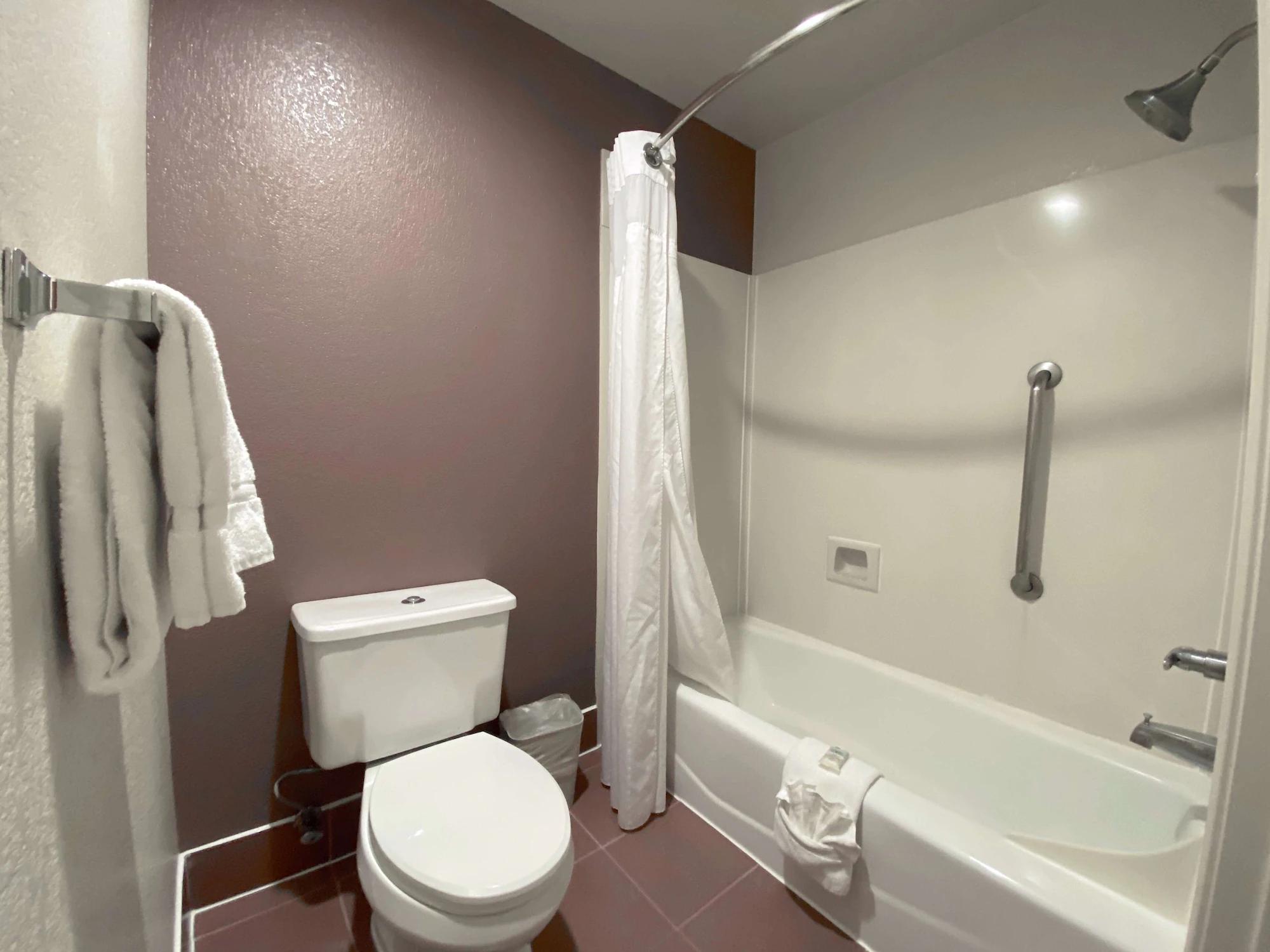 Vista Exterior SureStay Plus Hotel by Best Western San Jose Central City
