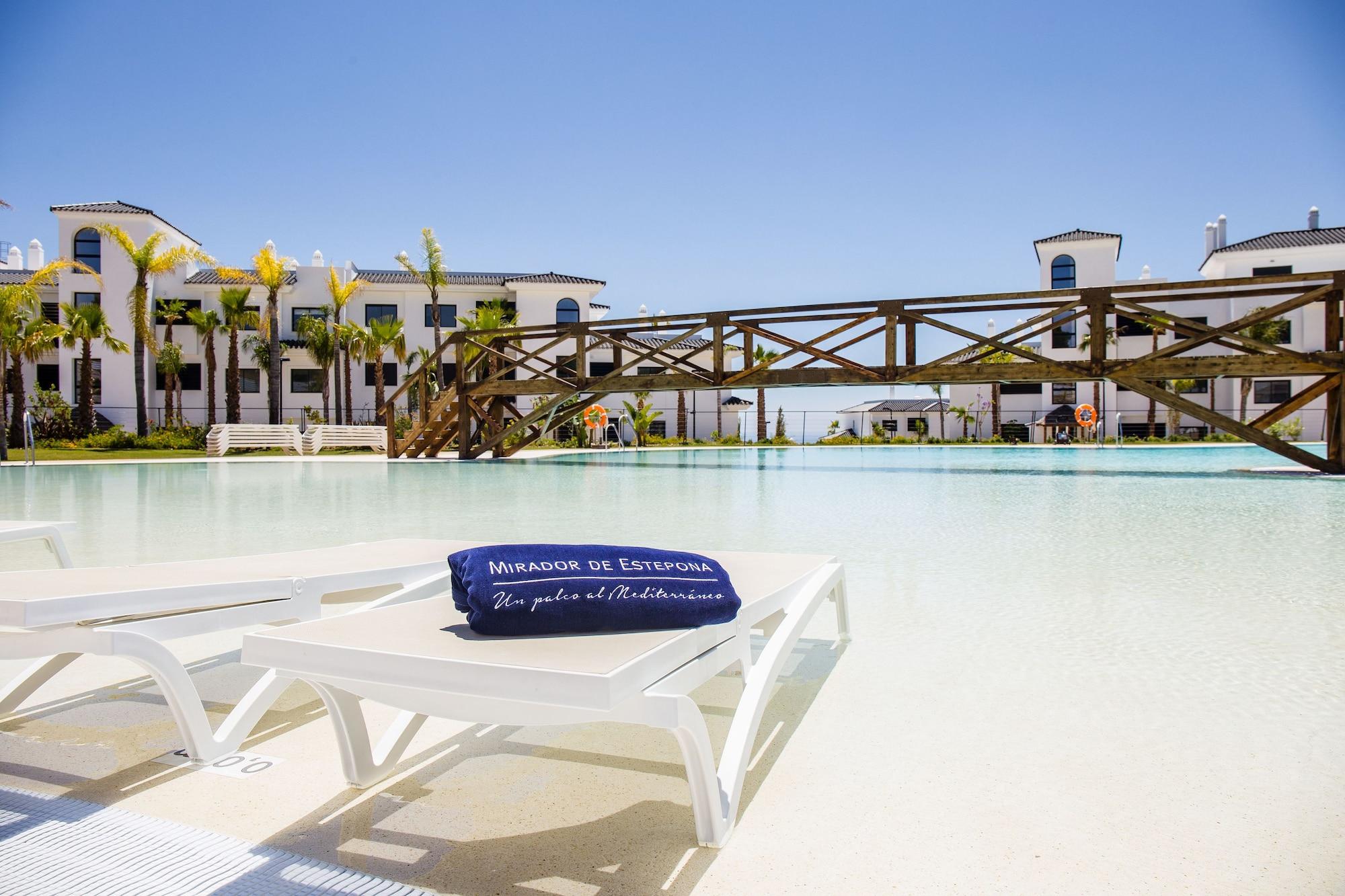 Vista Piscina Estepona Holiday Hills