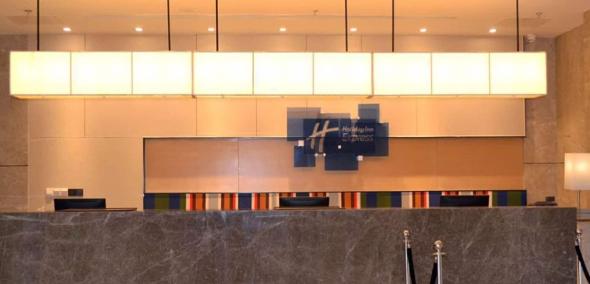 Vista Lobby Holiday Inn Express Shenyang Tawan by IHG