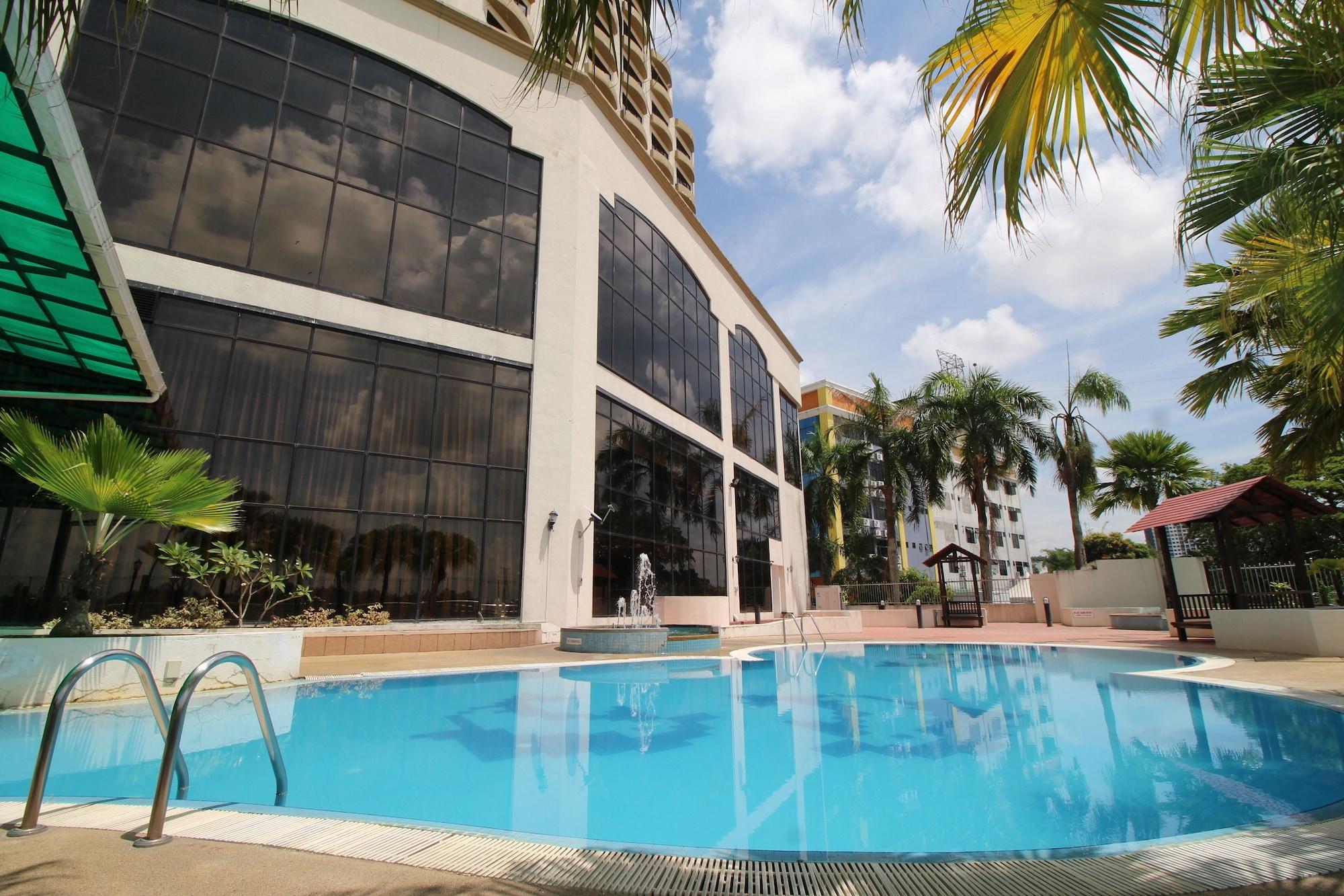Vista Piscina Grand Riverview Hotel