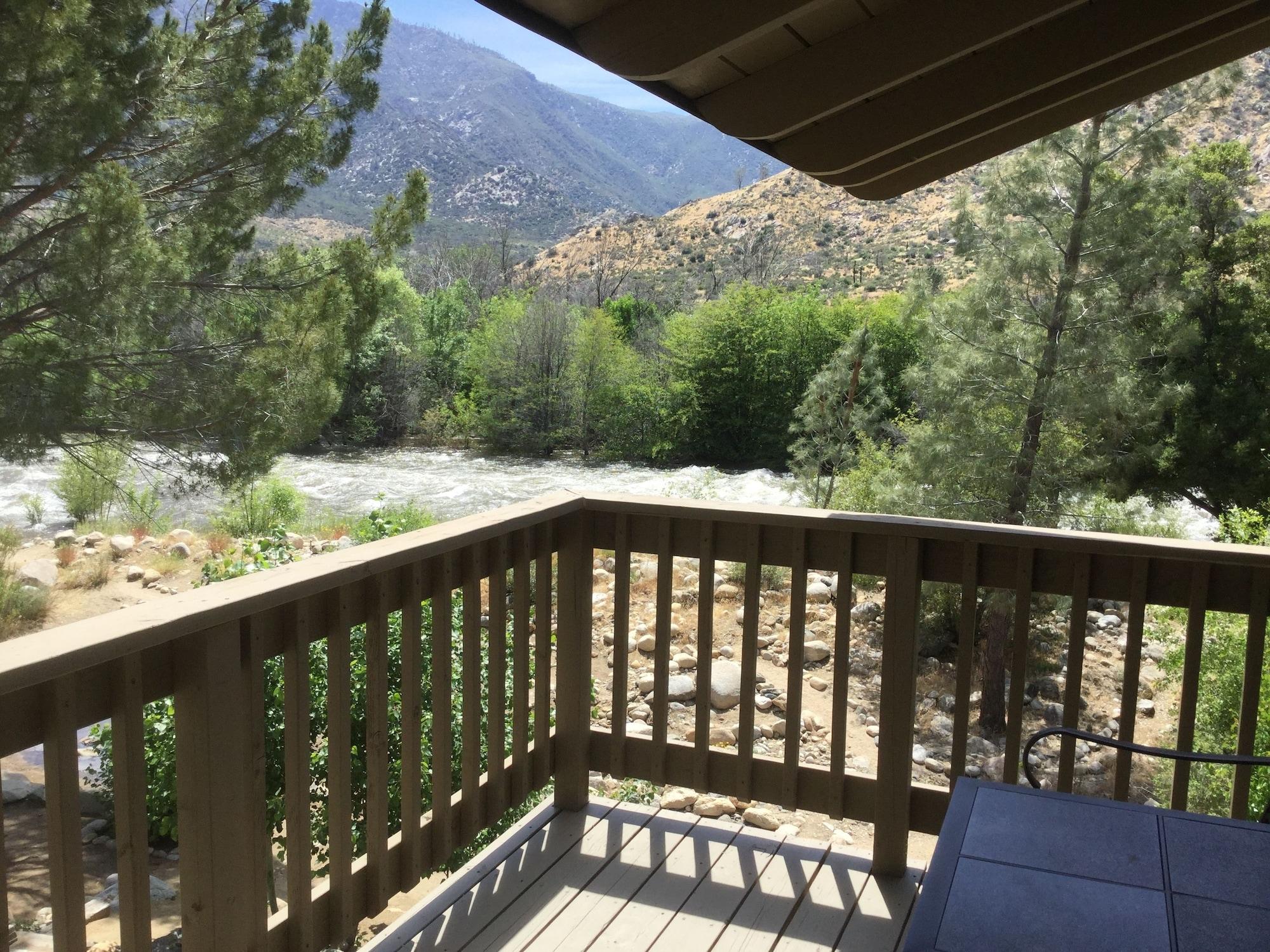 Vista Exterior Sequoia Lodge