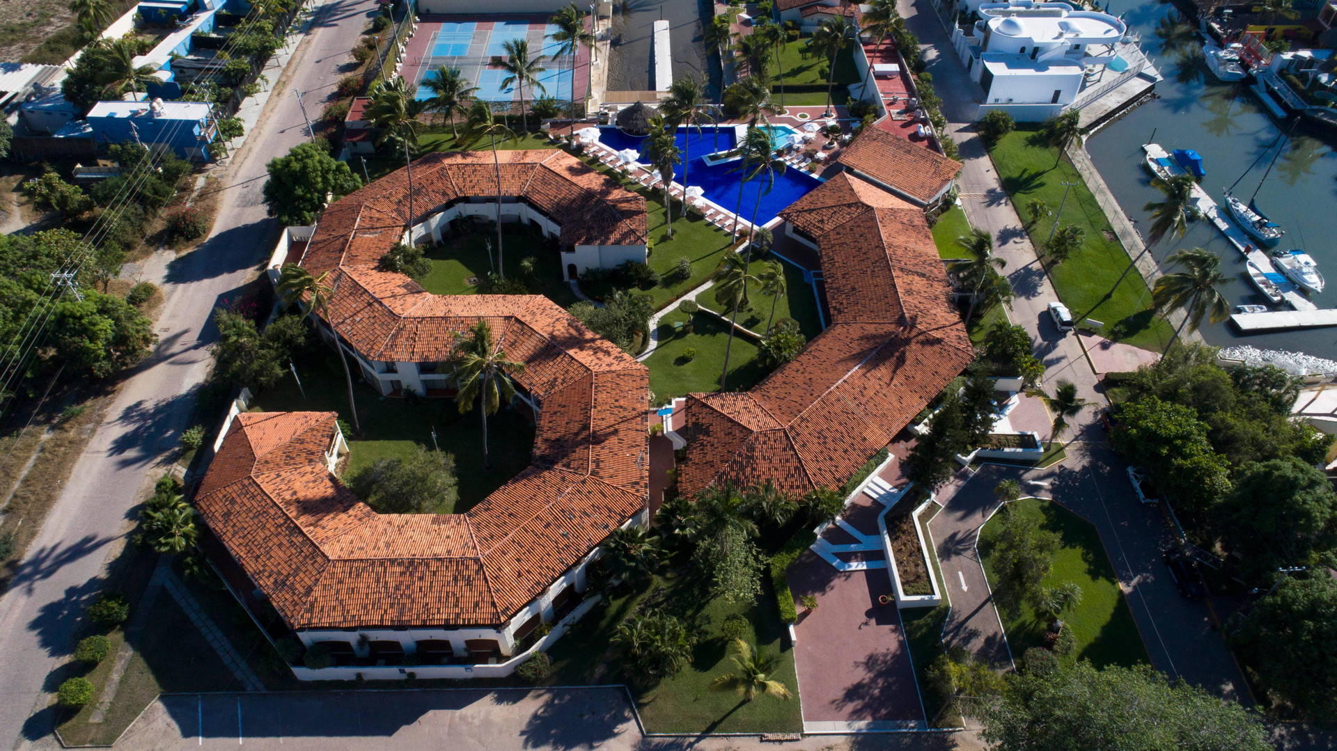 Vista Exterior Cabo Blanco Hotel & Marina
