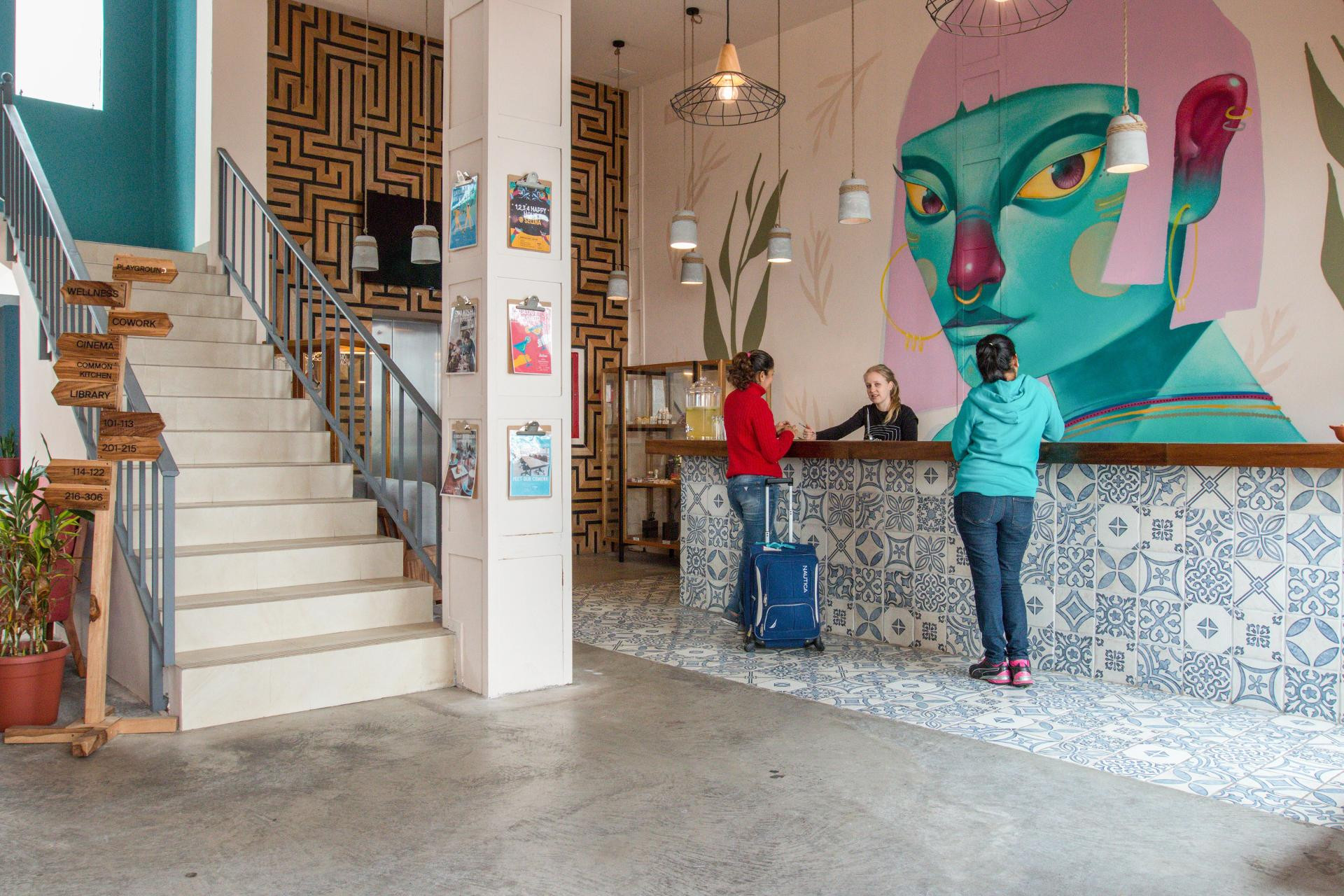 Vista Lobby Socialtel Baños