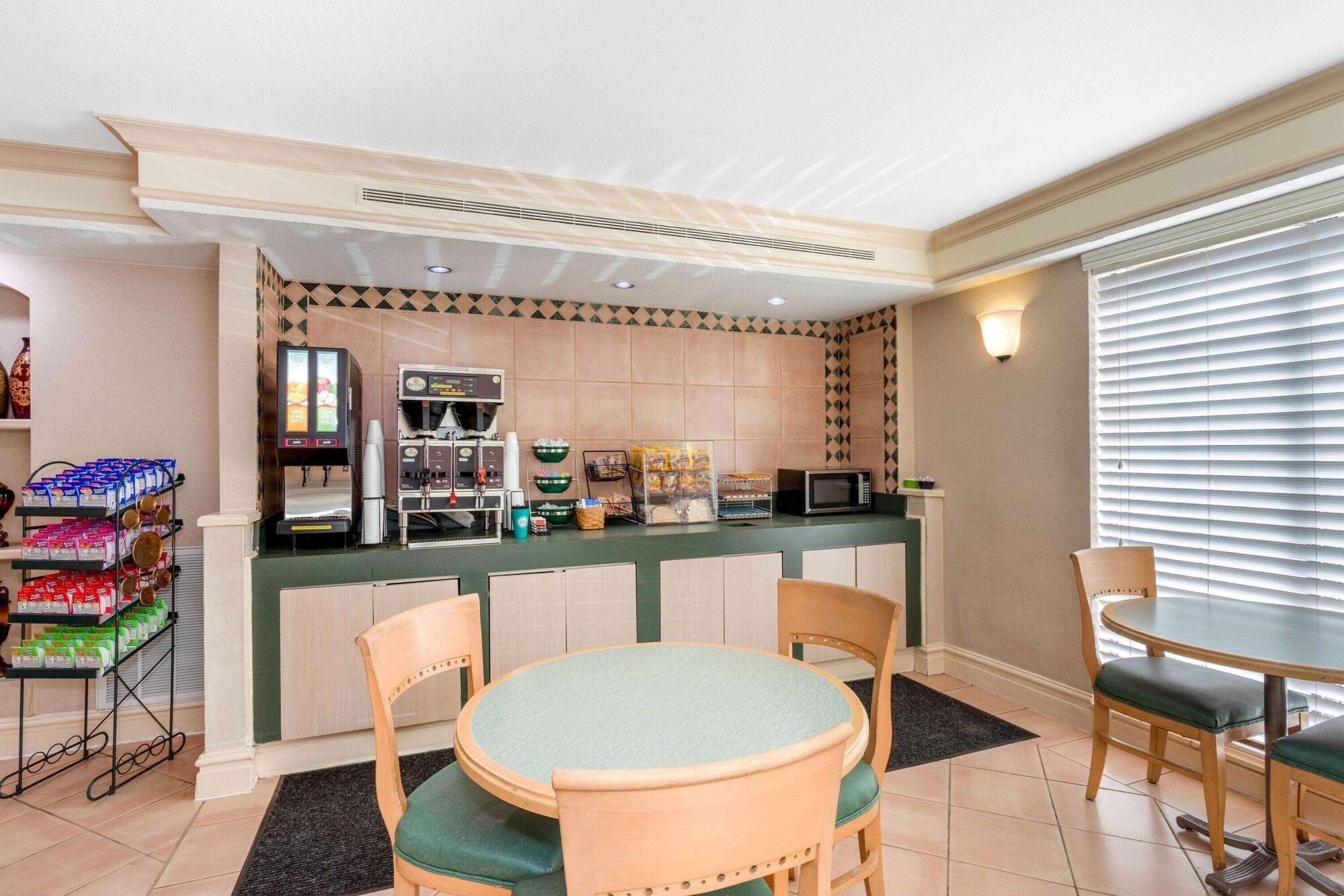 Restaurant La Quinta Inn by Wyndham Tallahassee North